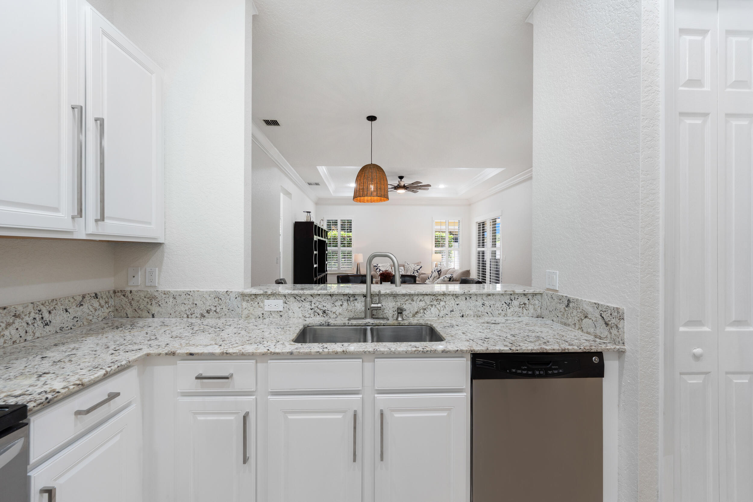 10117 Sw Canossa Way Property Photo 6