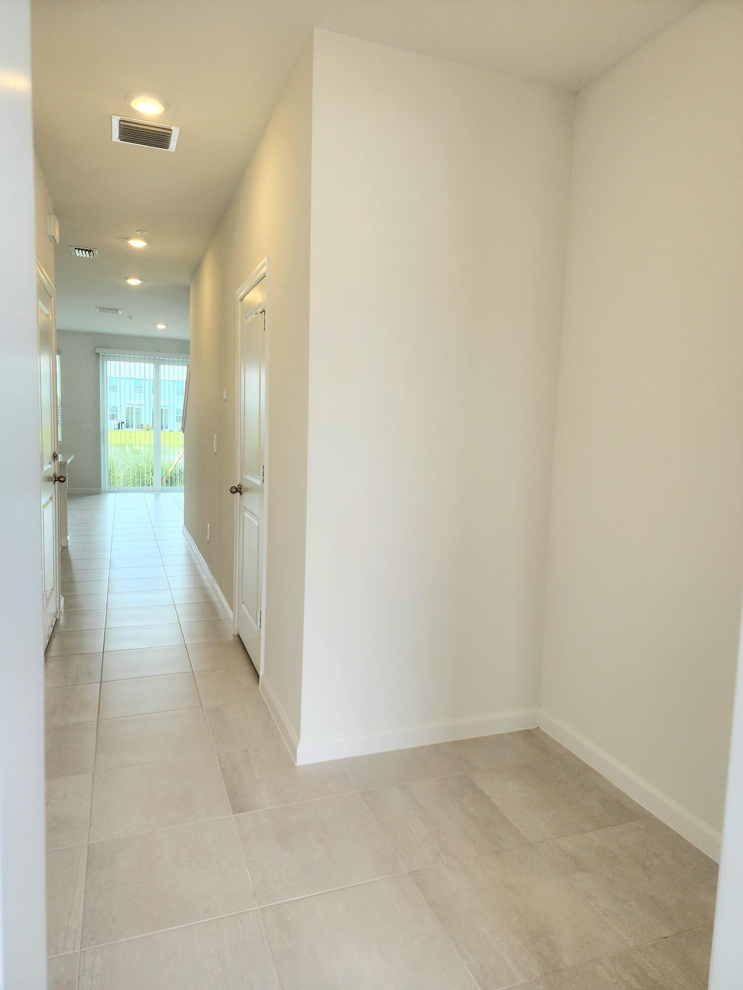 629 Salisbury Circle Property Photo 2