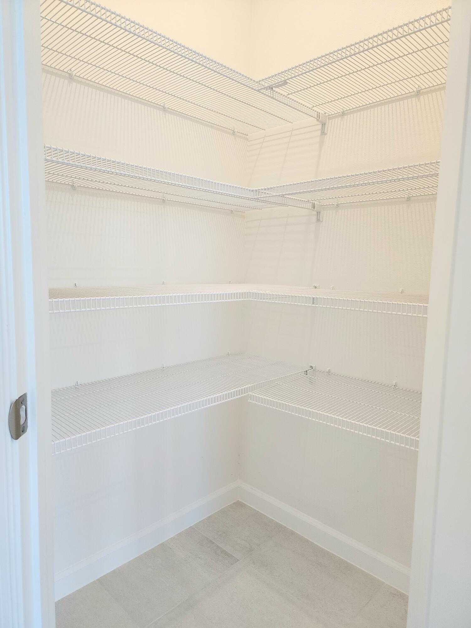 629 Salisbury Circle Property Photo 6