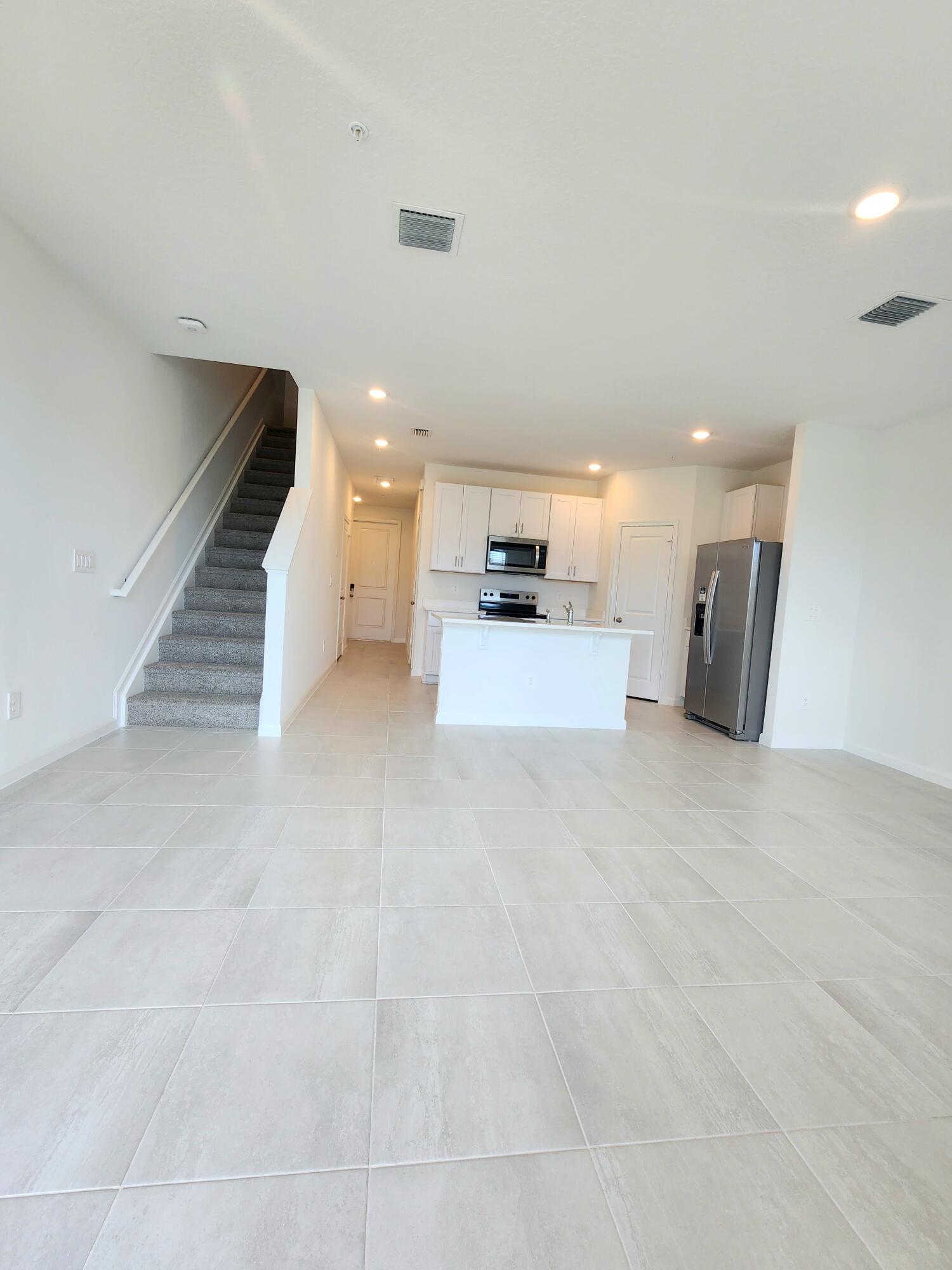 629 Salisbury Circle Property Photo 8