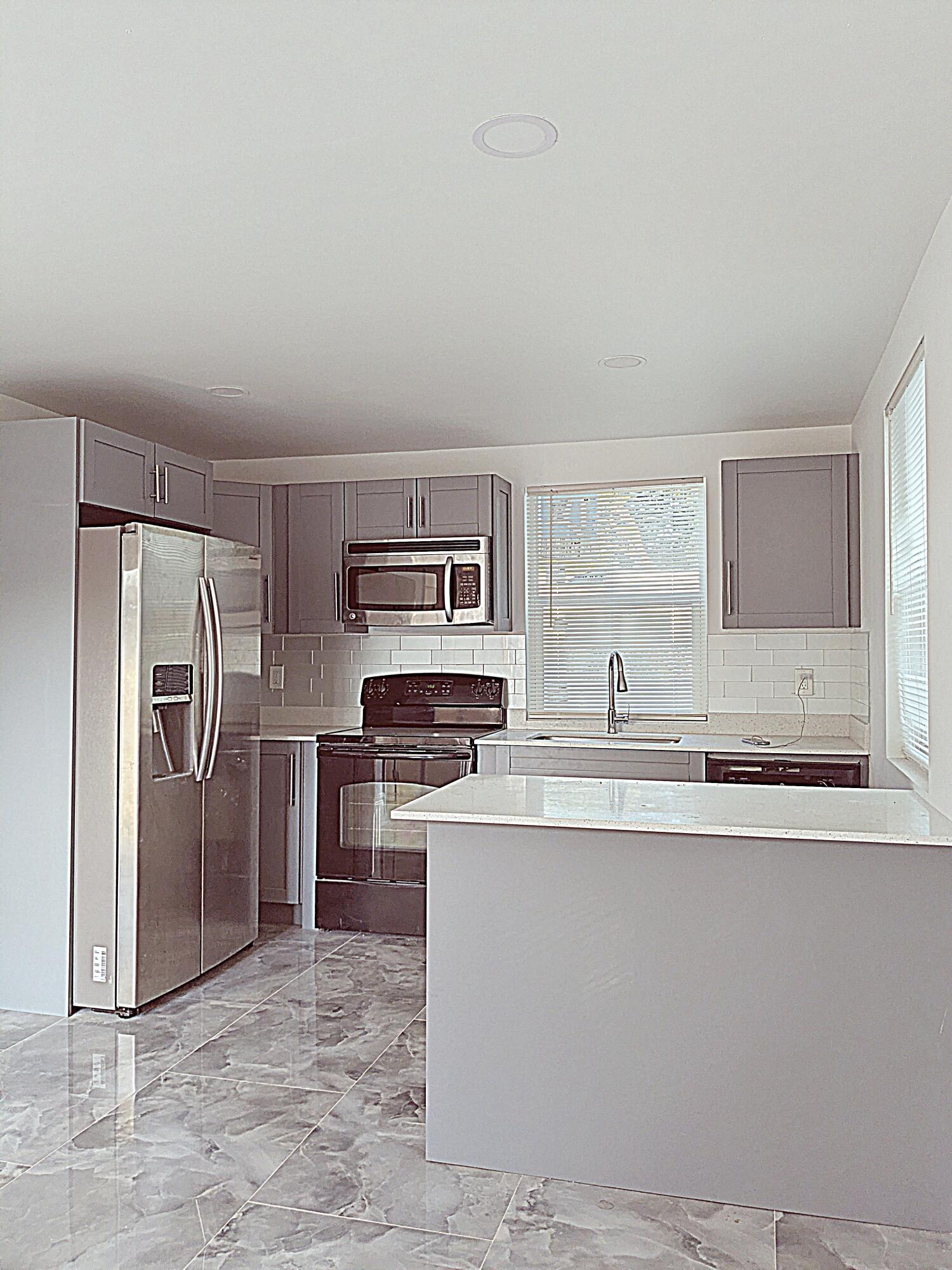 936 45th Street Property Photo 4