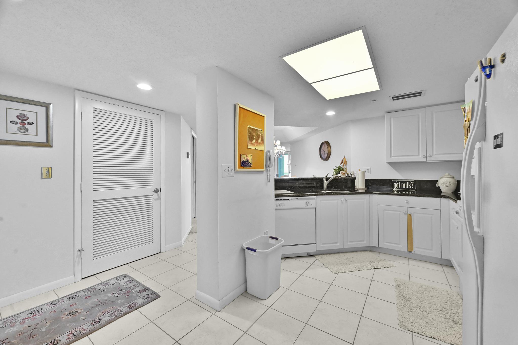 3880 N Highway A1a 402 Property Photo 15