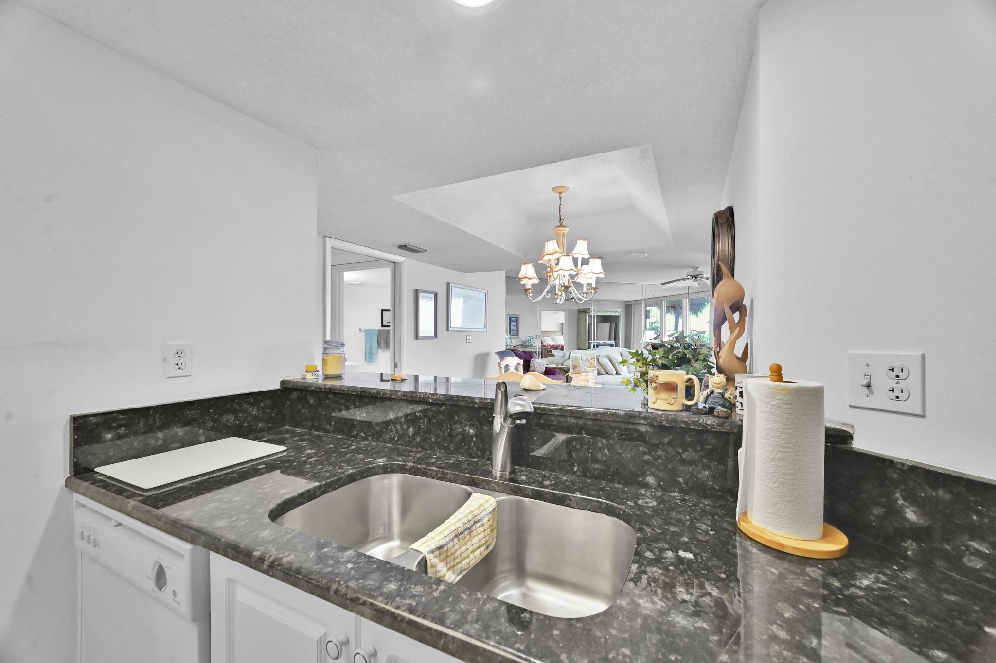 3880 N Highway A1a 402 Property Photo 17