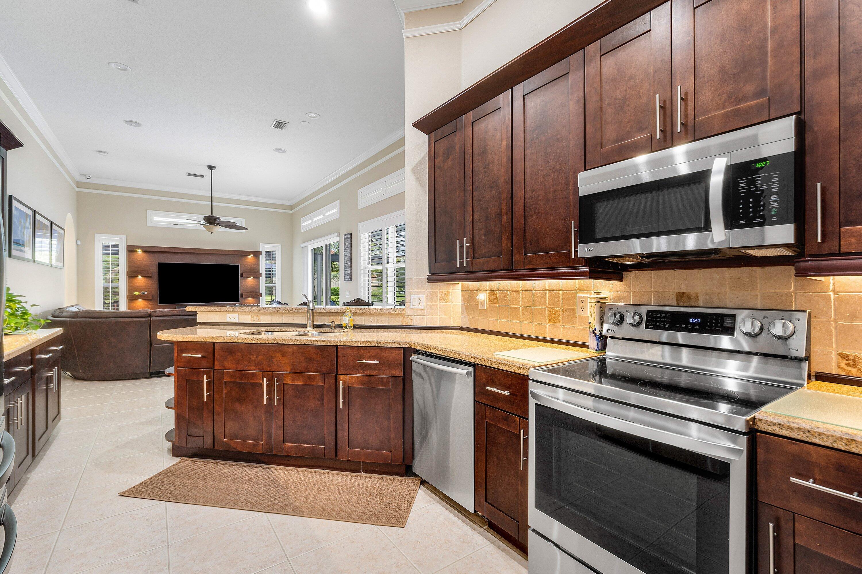 1853 Palisades Drive Property Photo 15