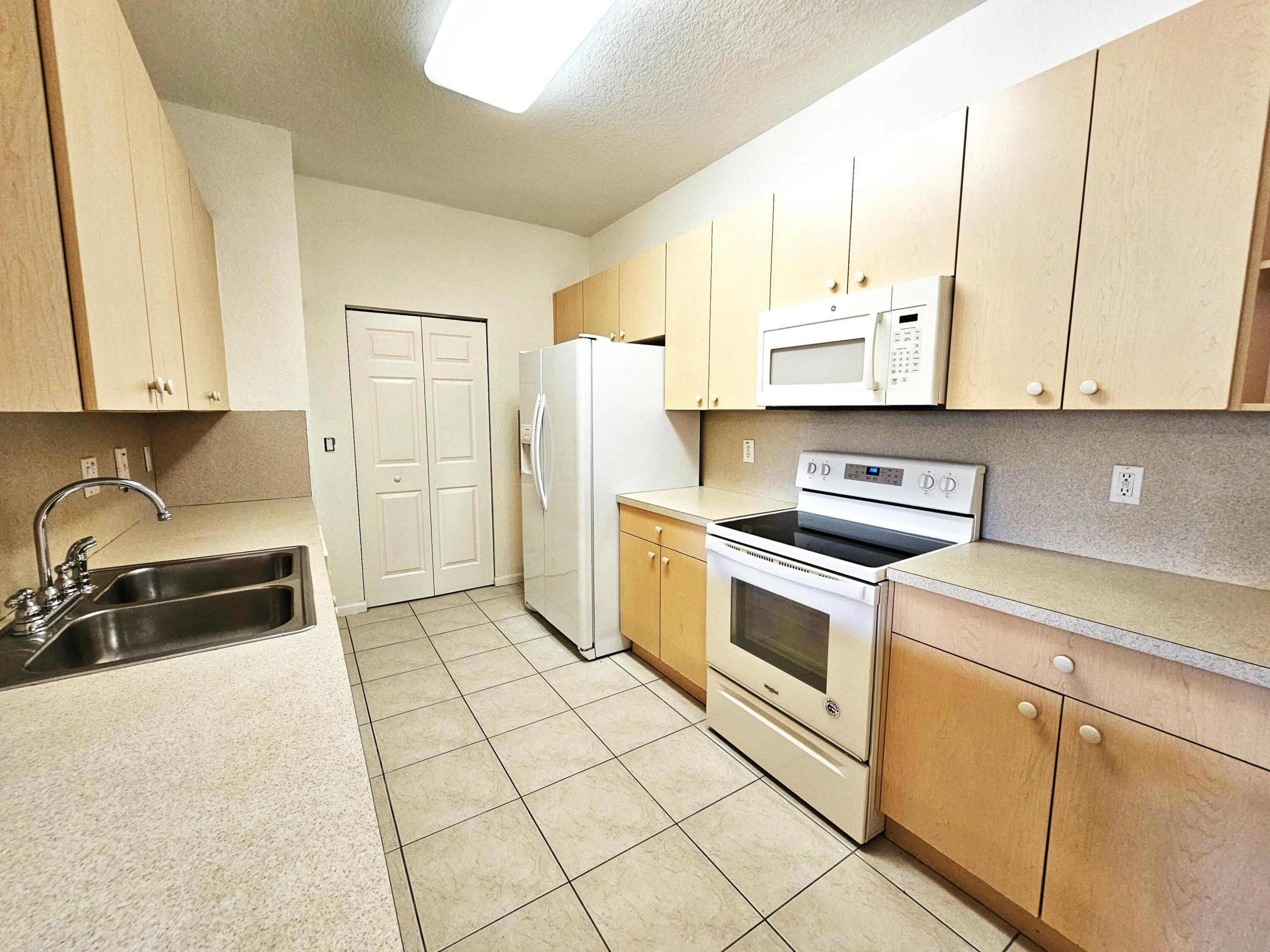 3569 Forest Hill Boulevard 104 Property Photo 4