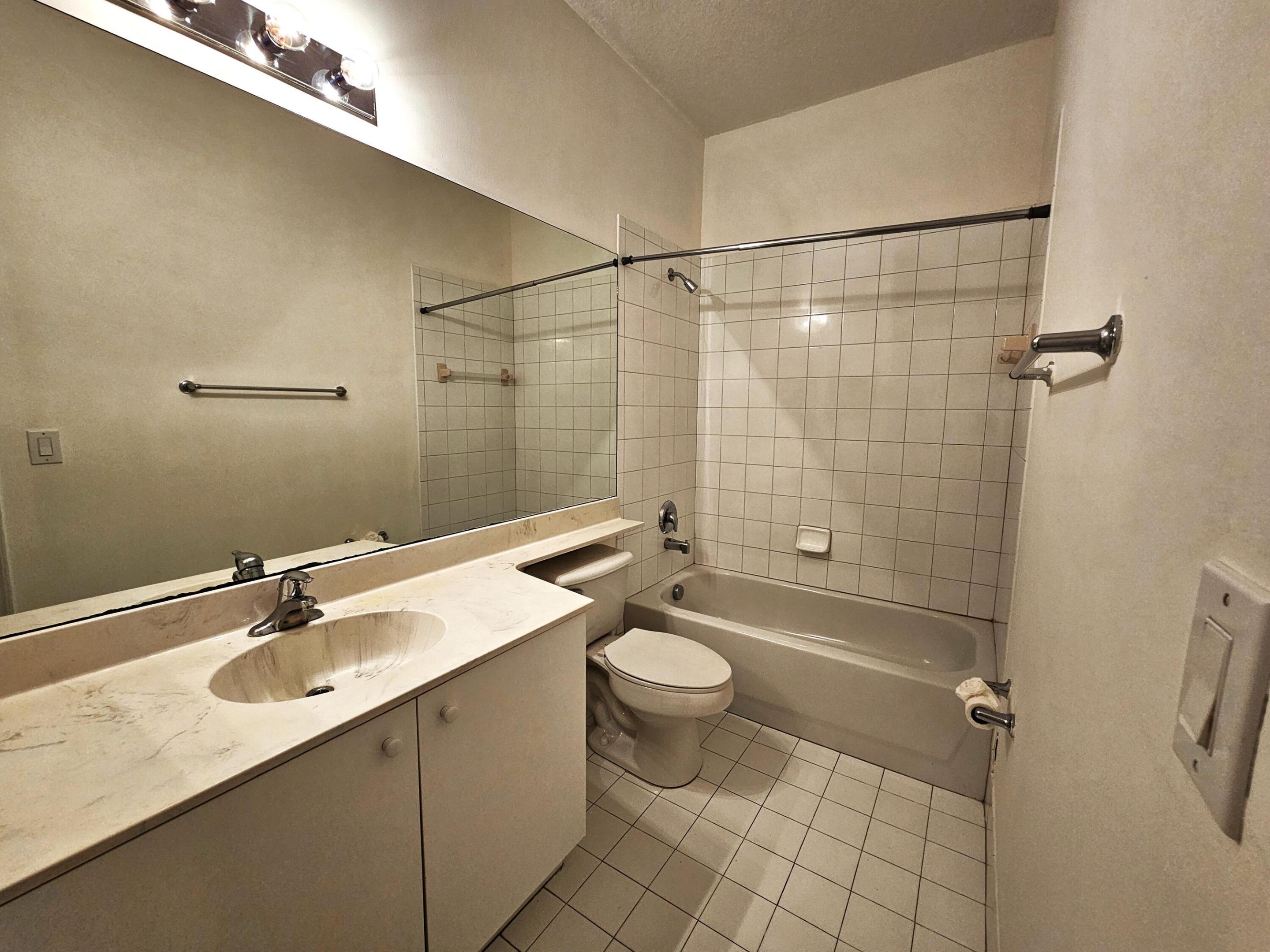3569 Forest Hill Boulevard 104 Property Photo 11
