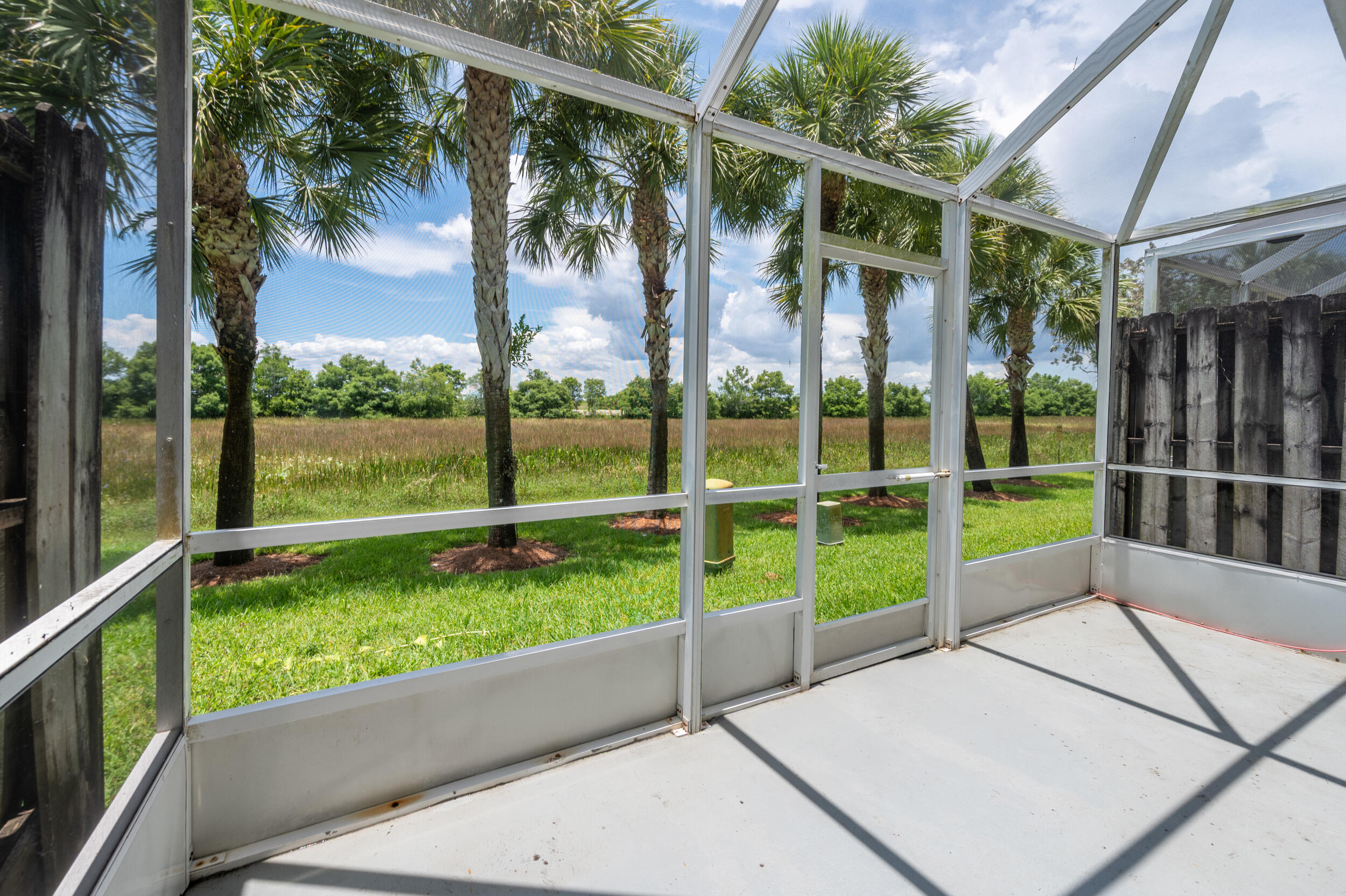 2391 Pasadena Way Property Photo 4