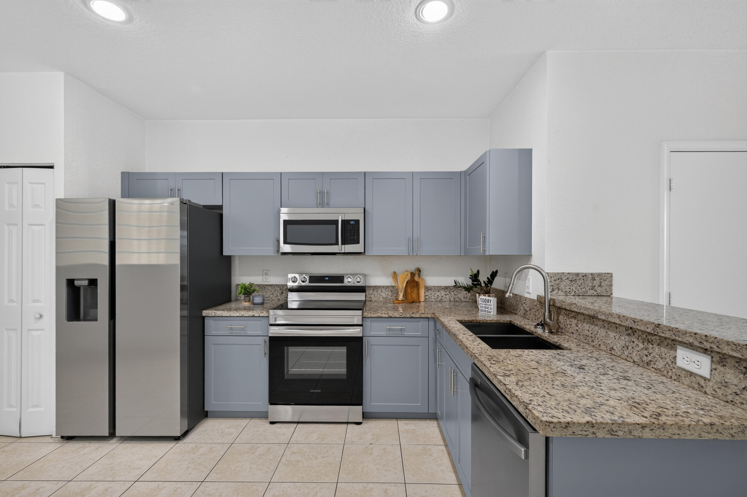 2391 Pasadena Way Property Photo 5