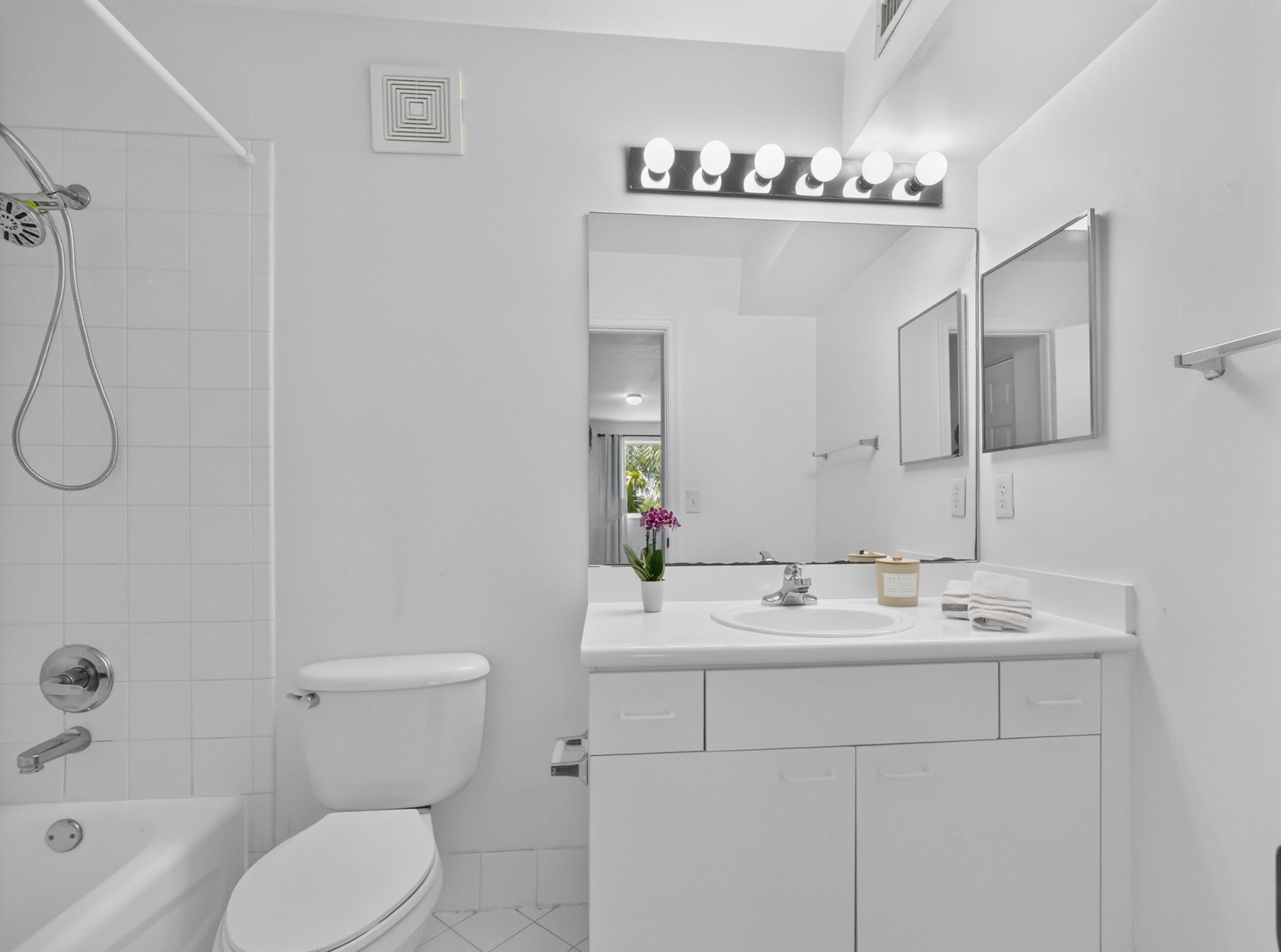 2391 Pasadena Way Property Photo 9