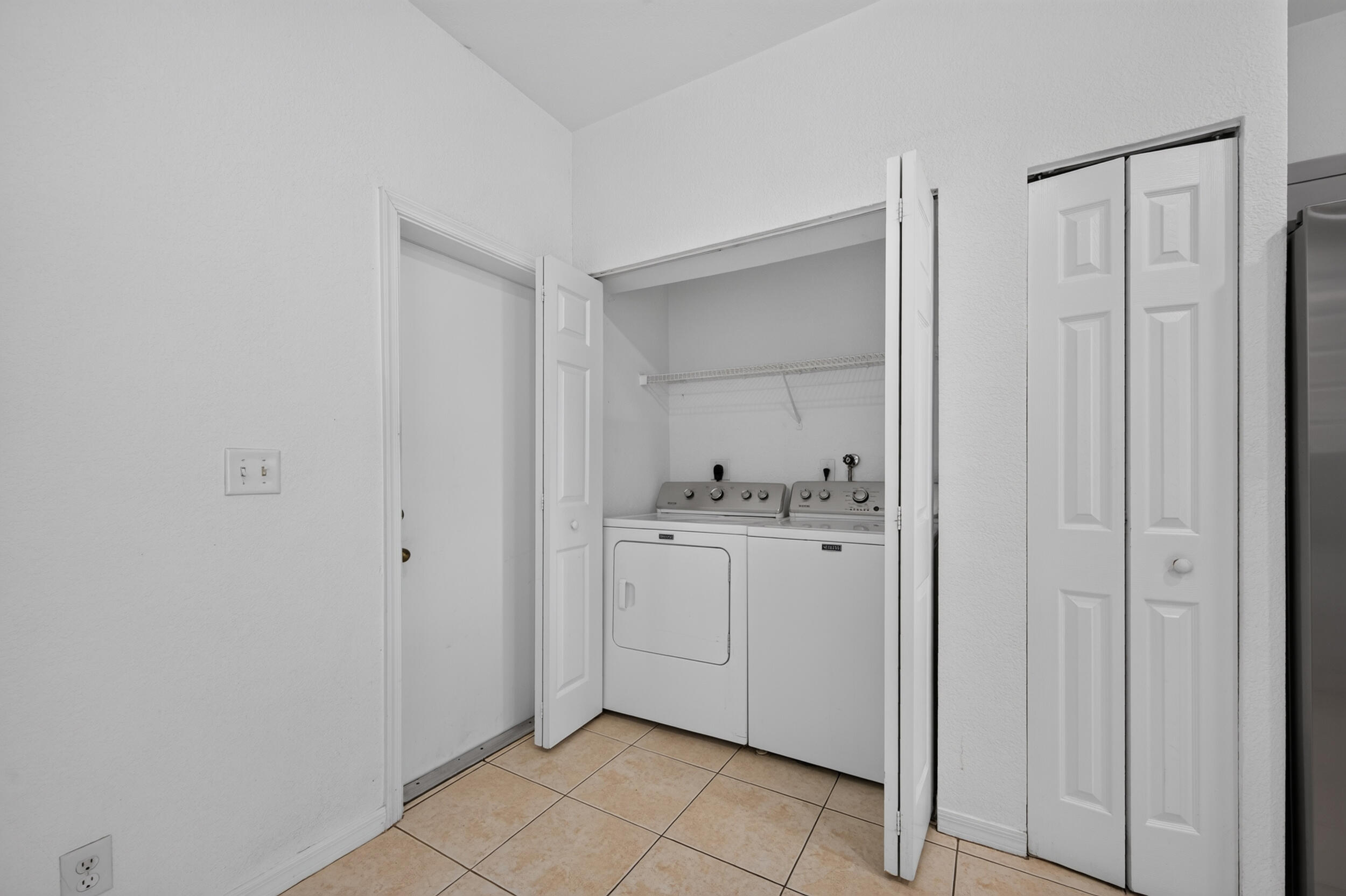 2391 Pasadena Way Property Photo 21