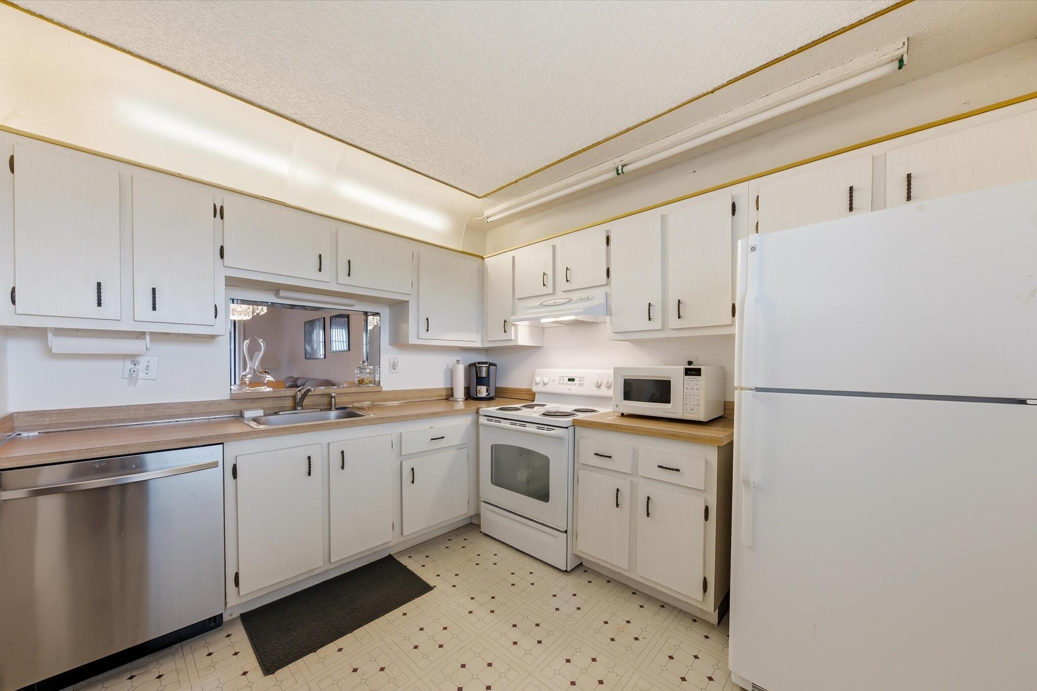 2860 Somerset Drive 412k Property Photo 7