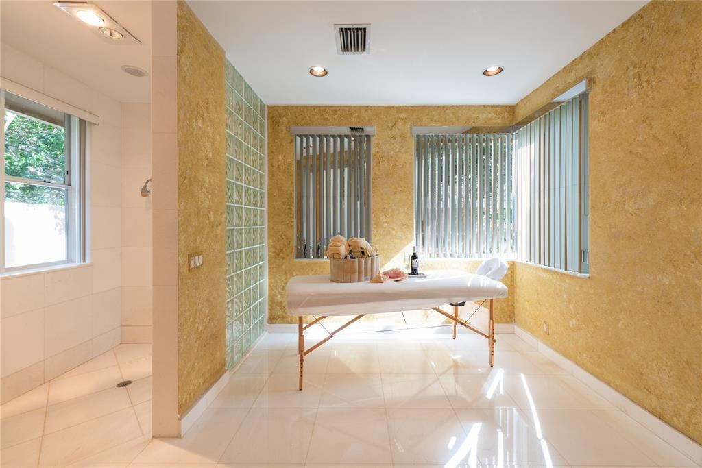3190 Willow Lane Property Photo 15