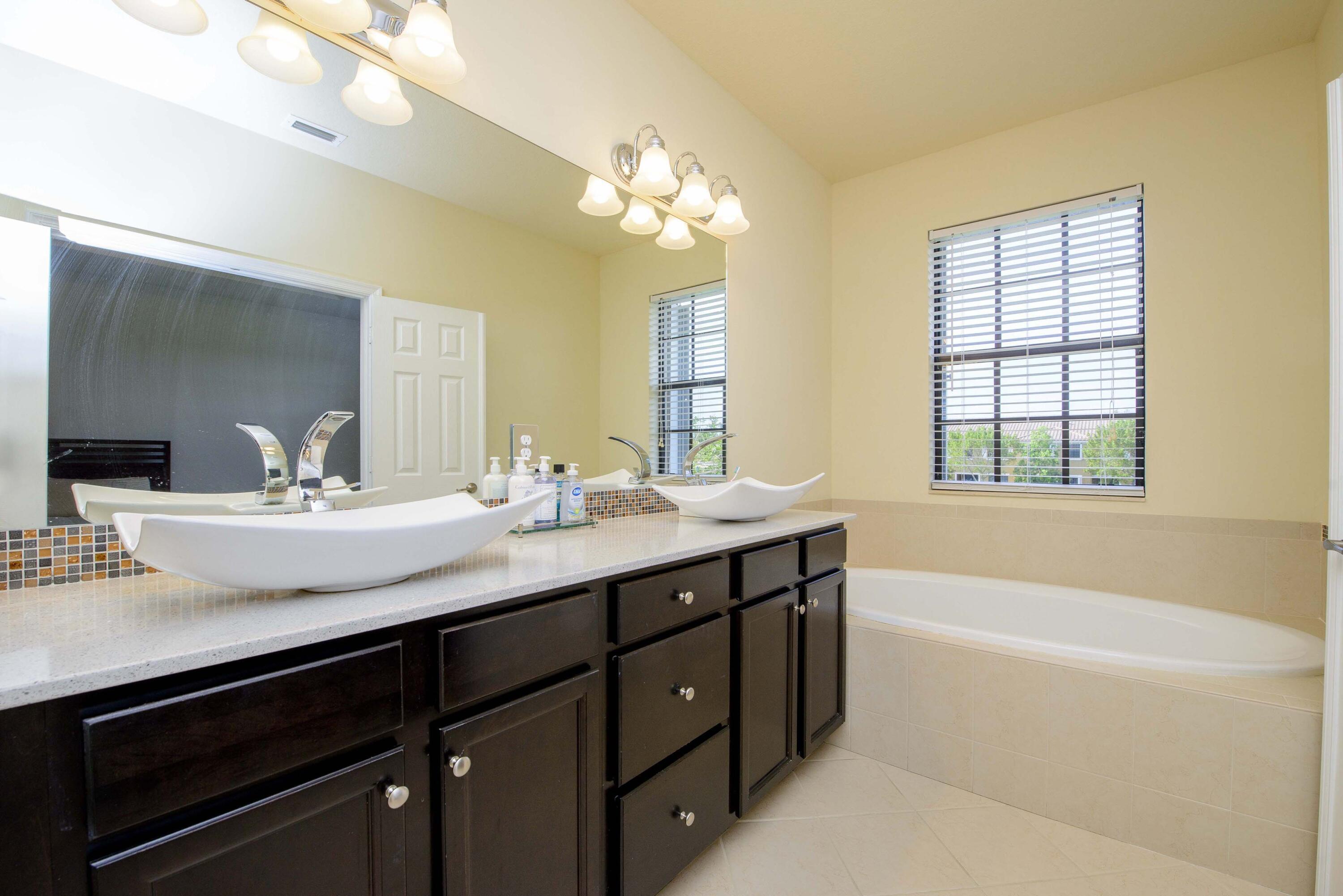 10355 Wellington Parc Drive Property Photo 29