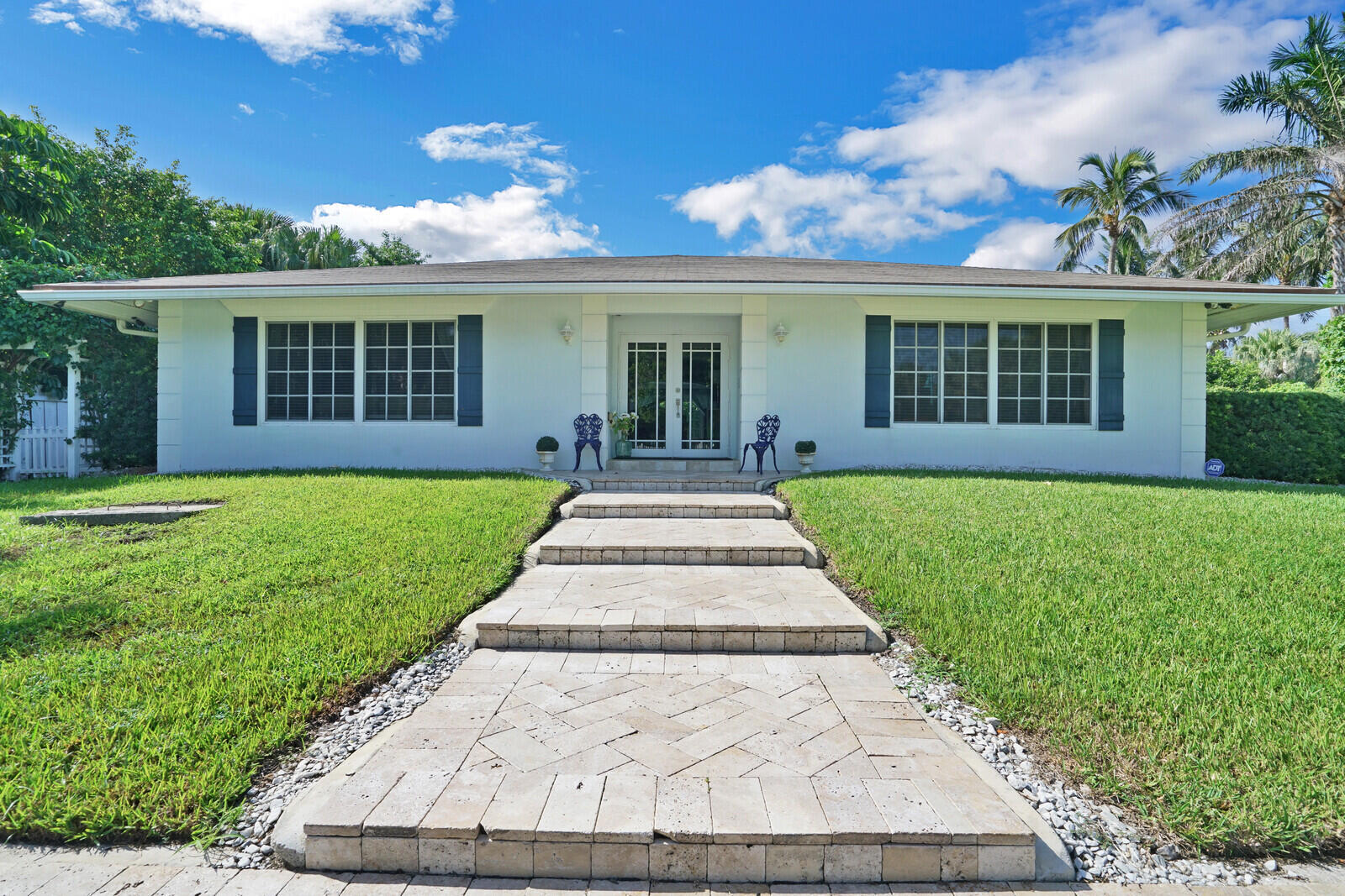 17 E Ocean Avenue Property Photo 1
