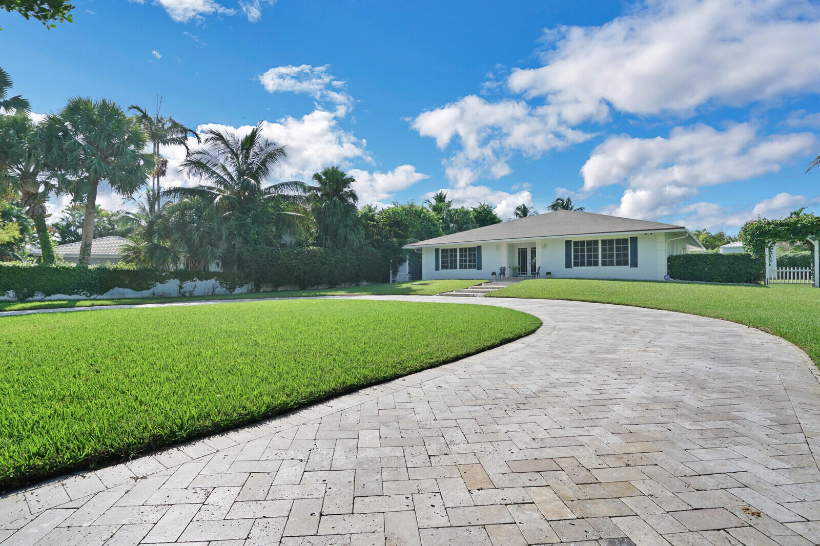 17 E Ocean Avenue Property Photo 3