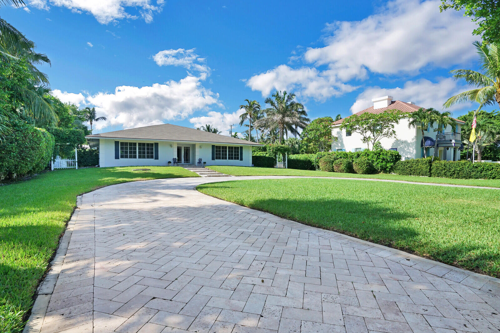 17 E Ocean Avenue Property Photo 4