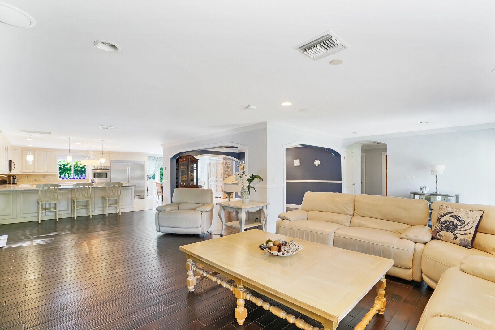 17 E Ocean Avenue Property Photo 6