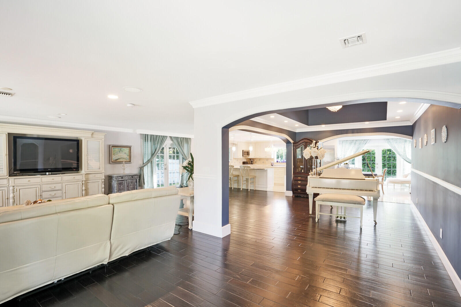 17 E Ocean Avenue Property Photo 9