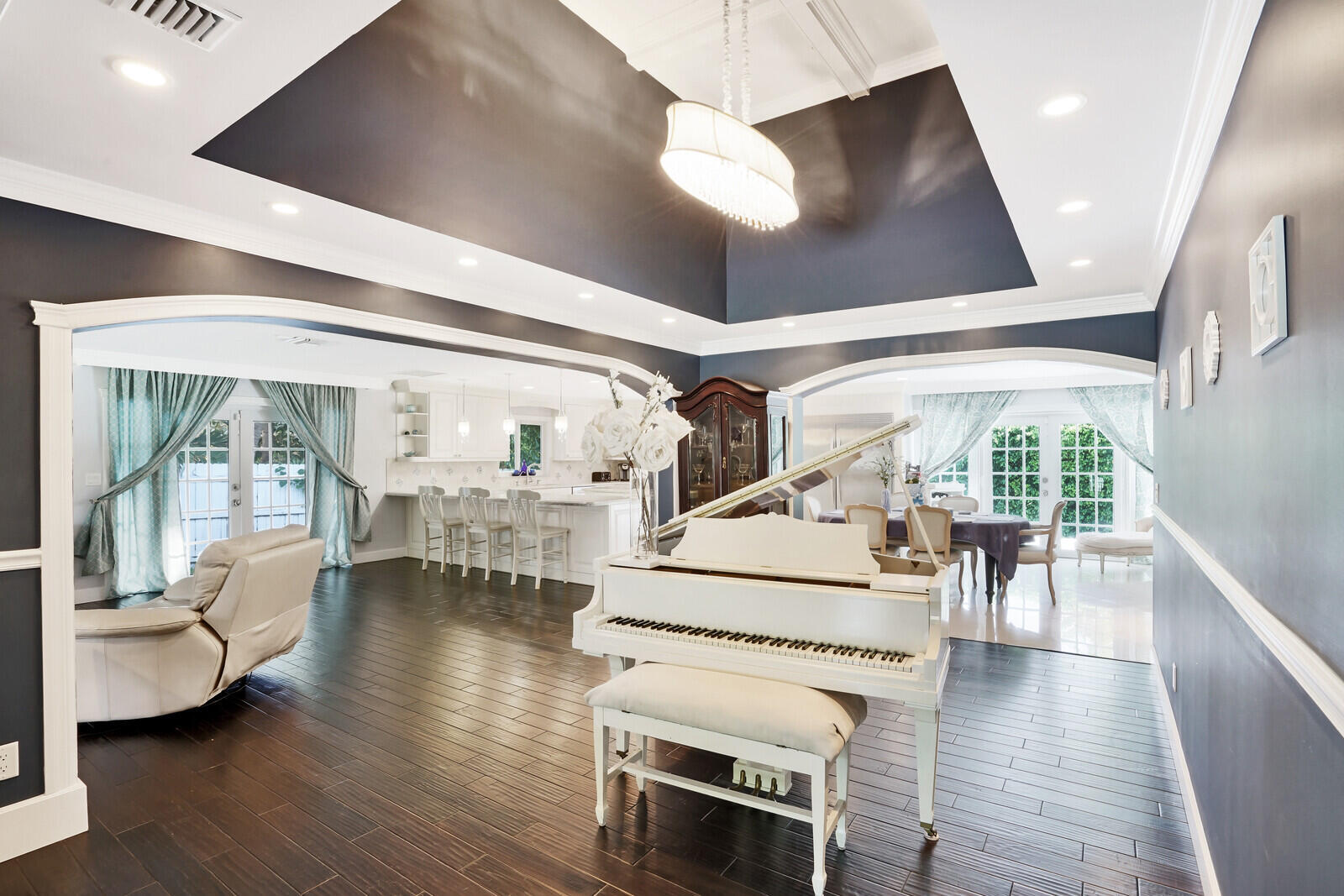 17 E Ocean Avenue Property Photo 10