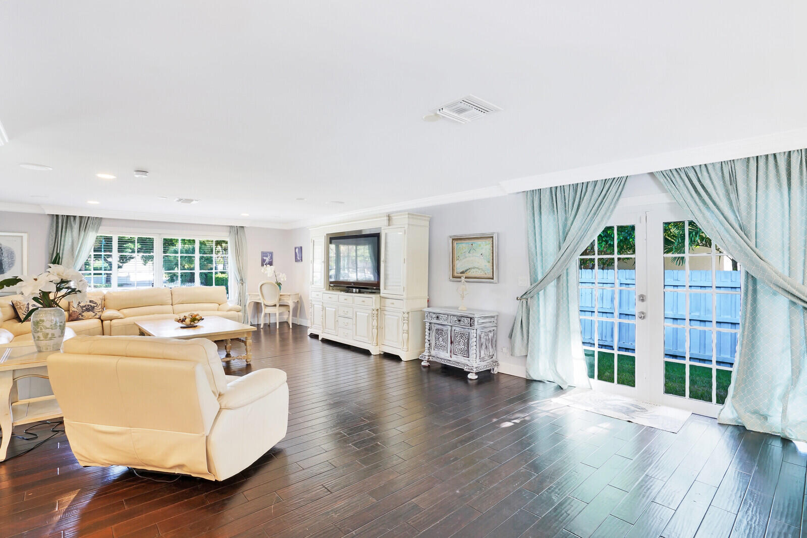 17 E Ocean Avenue Property Photo 14