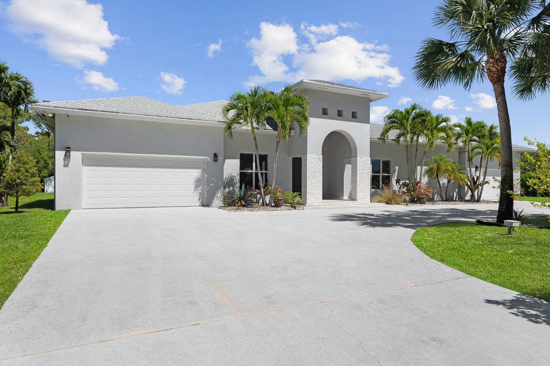 15503 Temple Boulevard Property Photo 1