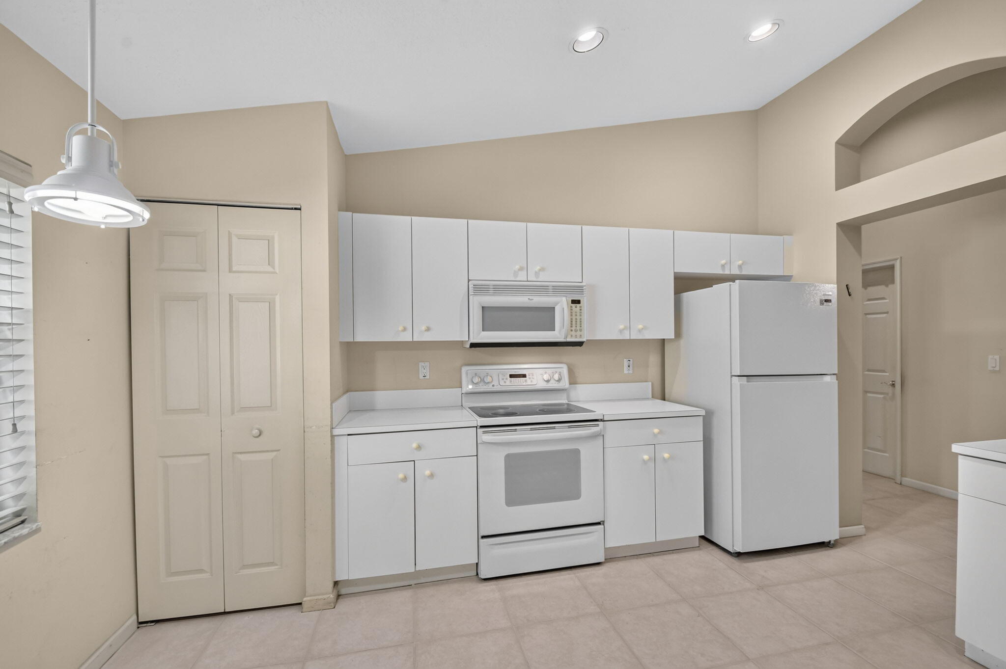 9840 Arbor View Drive S Property Photo 5