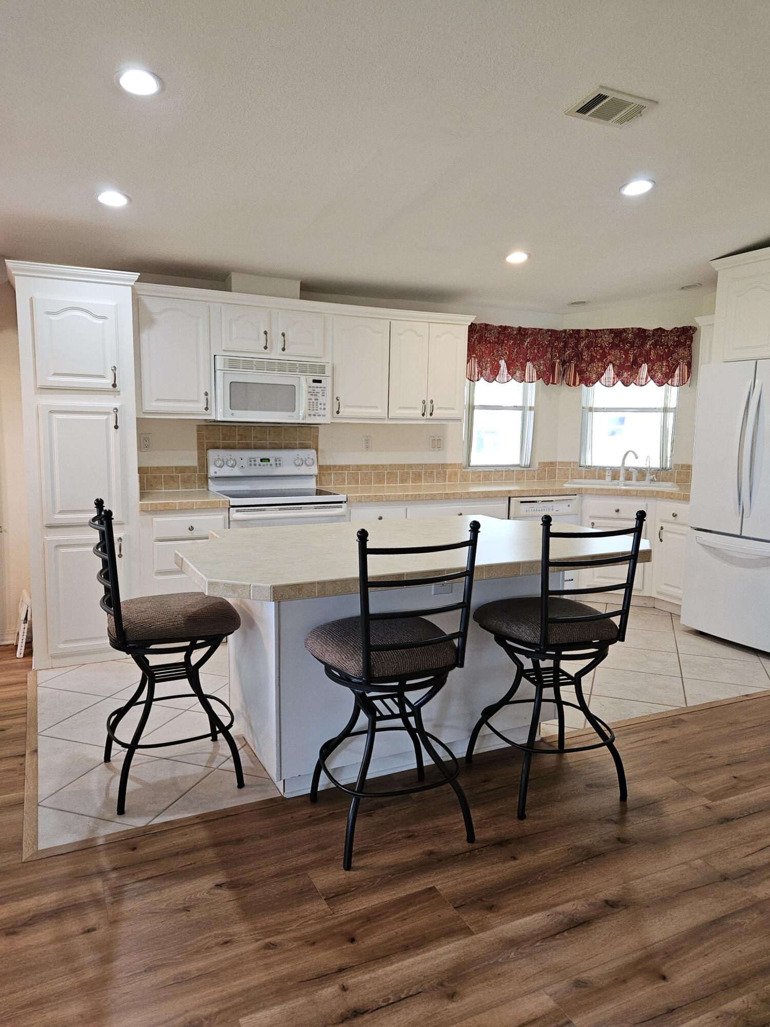 3229 Scarlet Tanager Court Property Photo 6