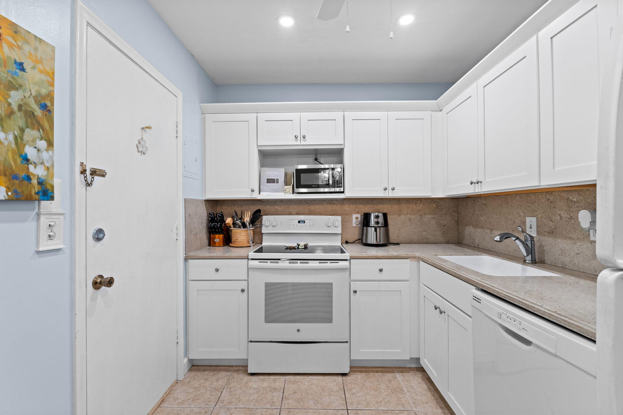 400 S Cypress Road 404 Property Photo 16