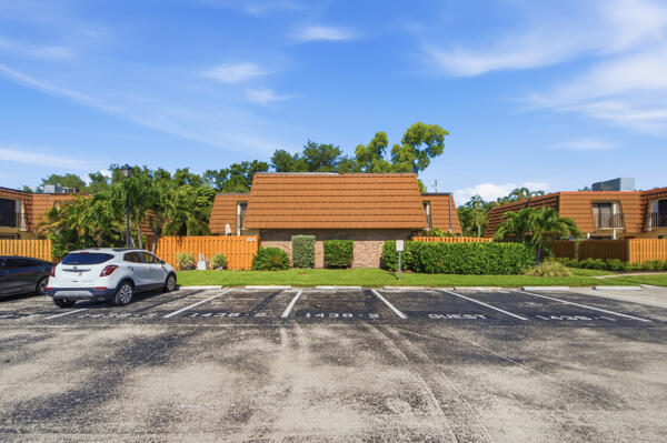 1438 Park Shore Circle 3 Property Photo 1
