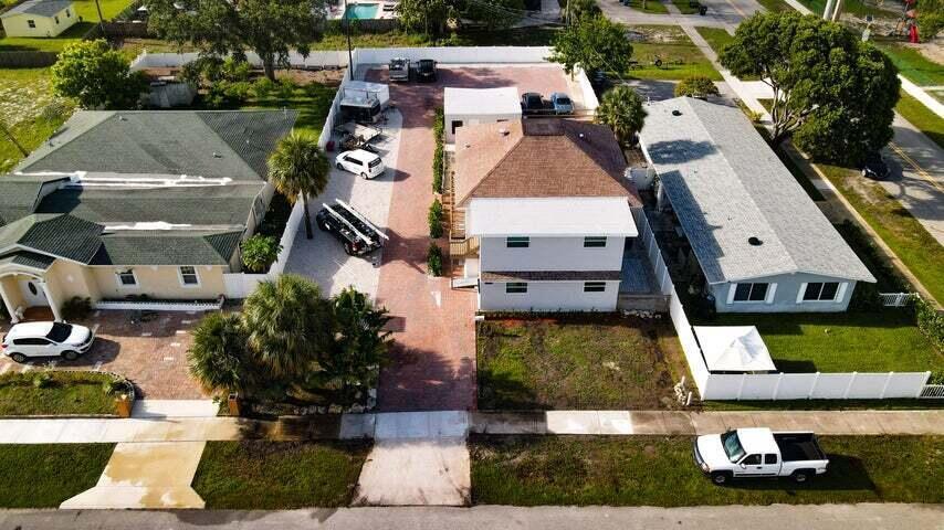 305 Cypress Drive 1 Property Photo 10