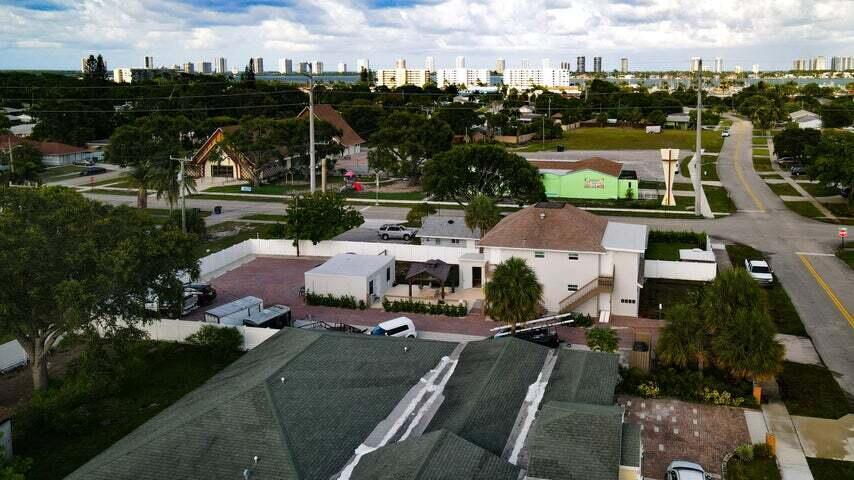 305 Cypress Drive 1 Property Photo 12