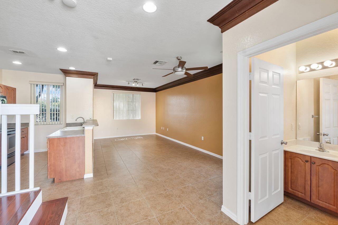1912 Sw 60th Avenue Property Photo 7
