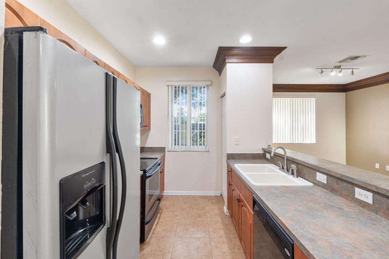 1912 Sw 60th Avenue Property Photo 11