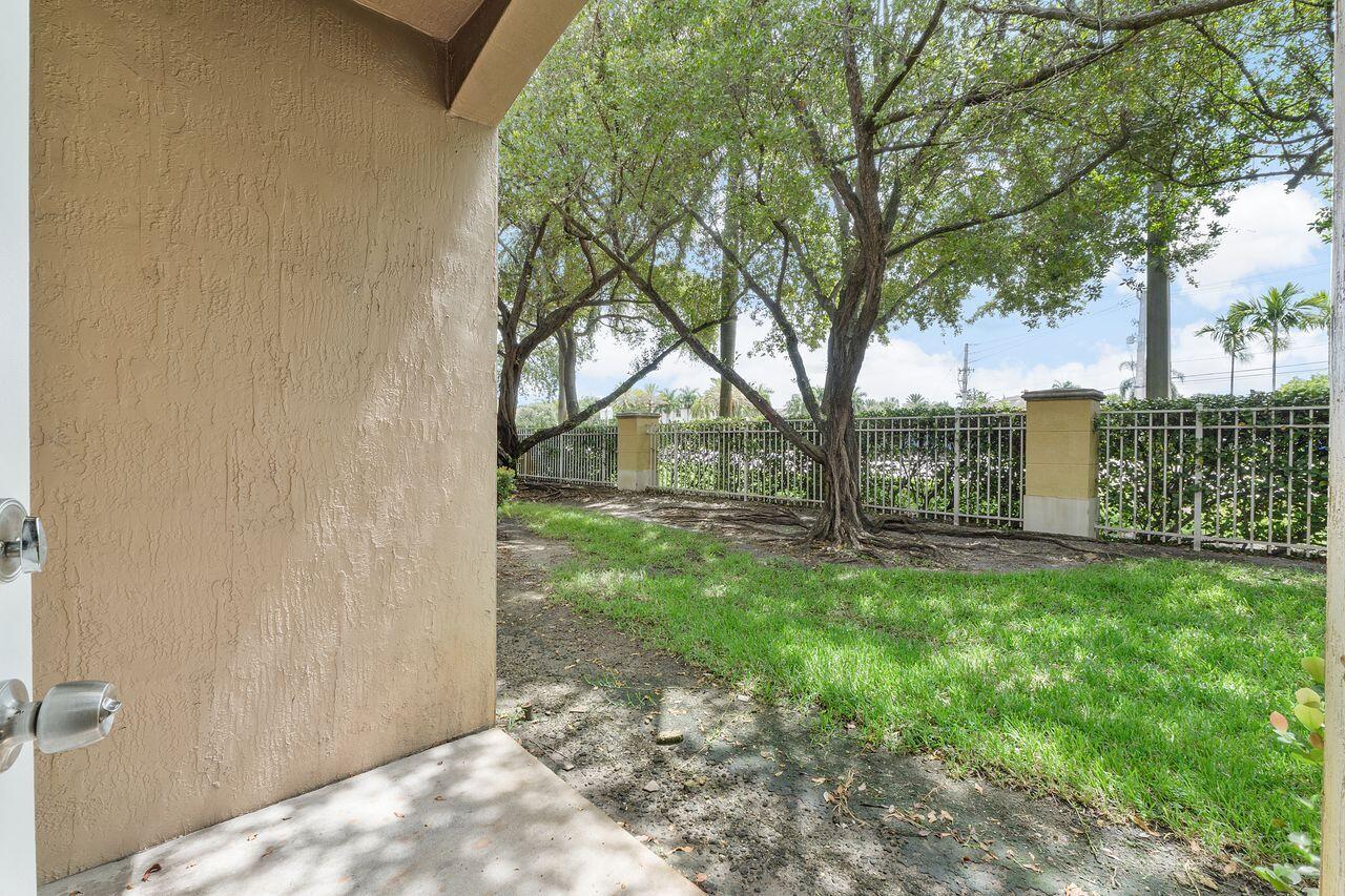 1912 Sw 60th Avenue Property Photo 14