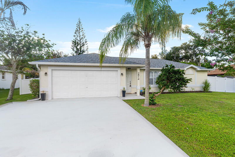 2814 SE Melaleuca Boulevard Property Photo 1