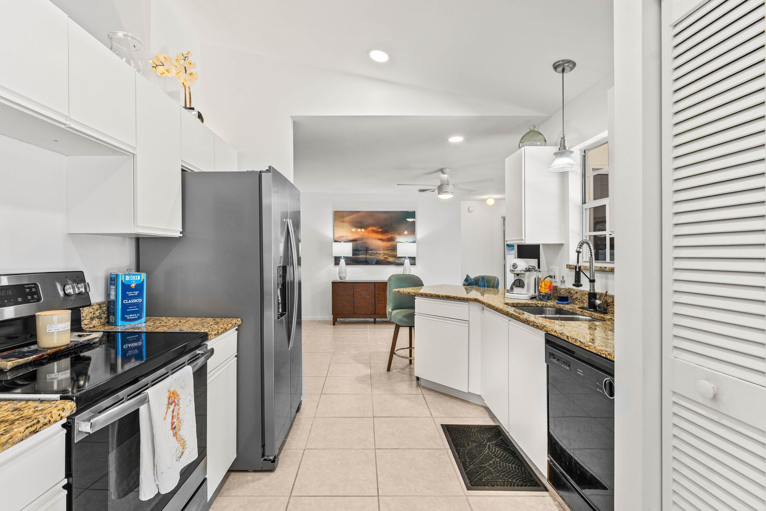 2814 Se Melaleuca Boulevard Property Photo 3