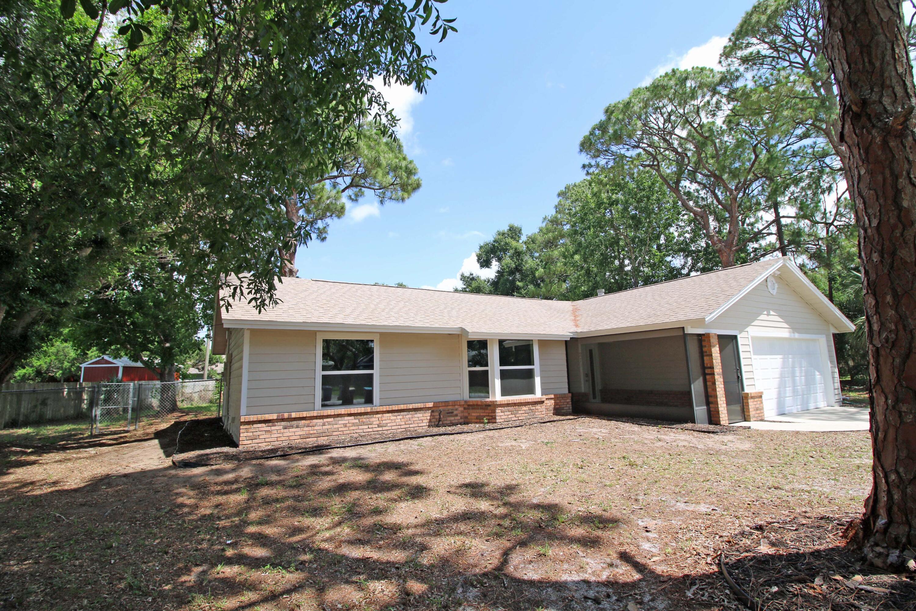 271 Naylor Ne Property Photo 2