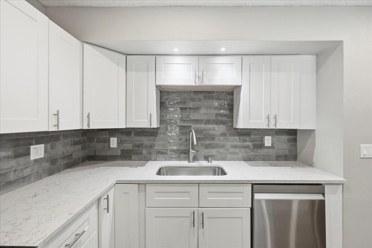 271 Naylor Ne Property Photo 8
