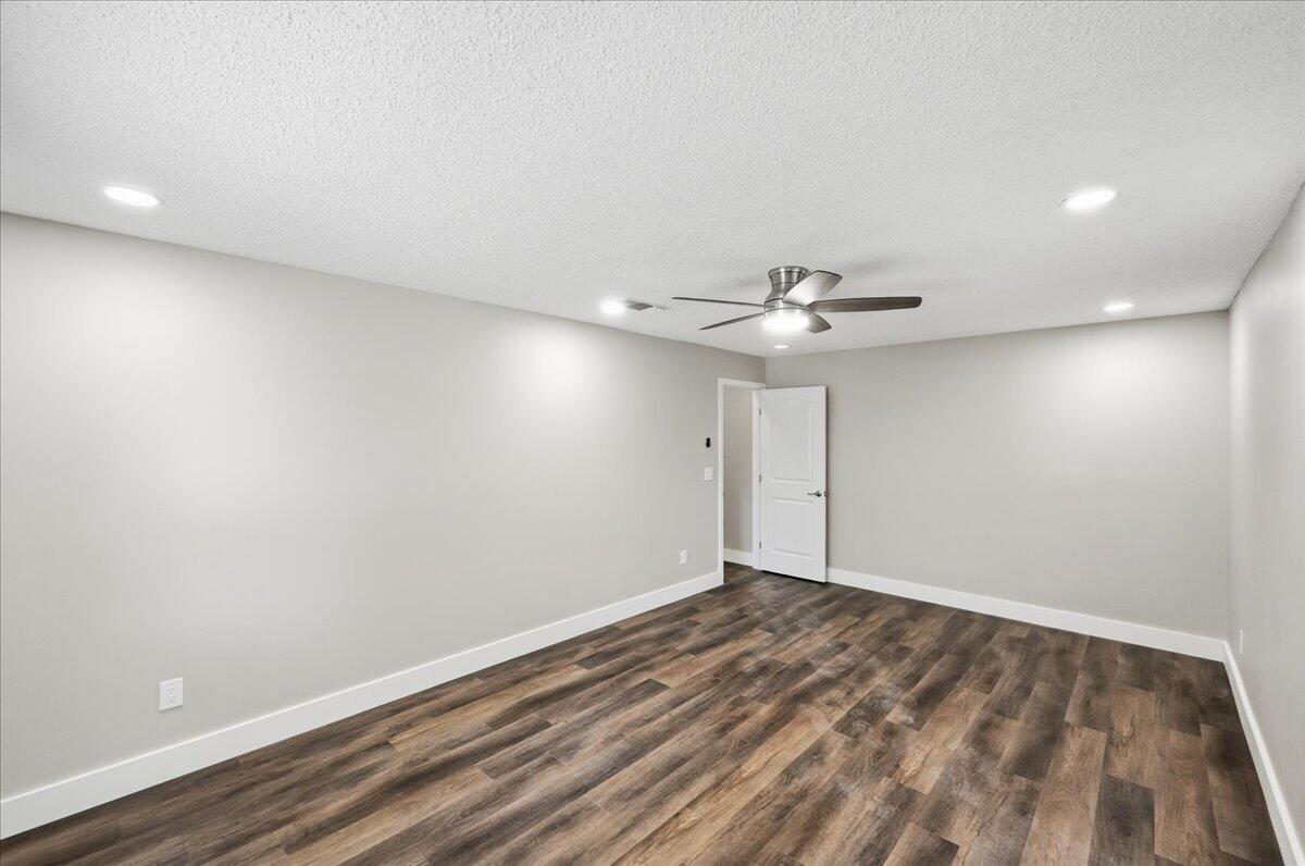 271 Naylor Ne Property Photo 18