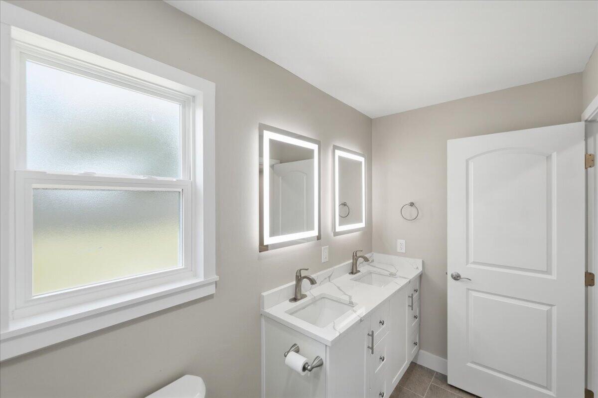 271 Naylor Ne Property Photo 23