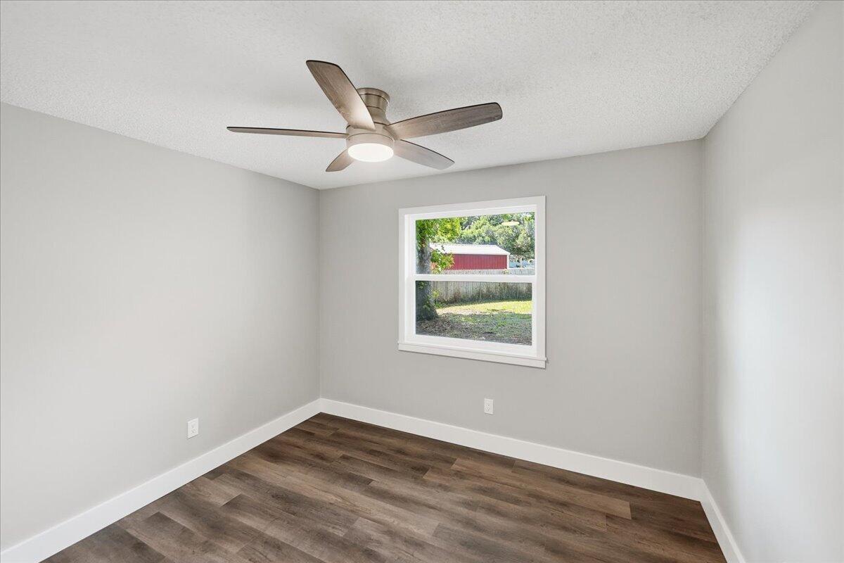 271 Naylor Ne Property Photo 25