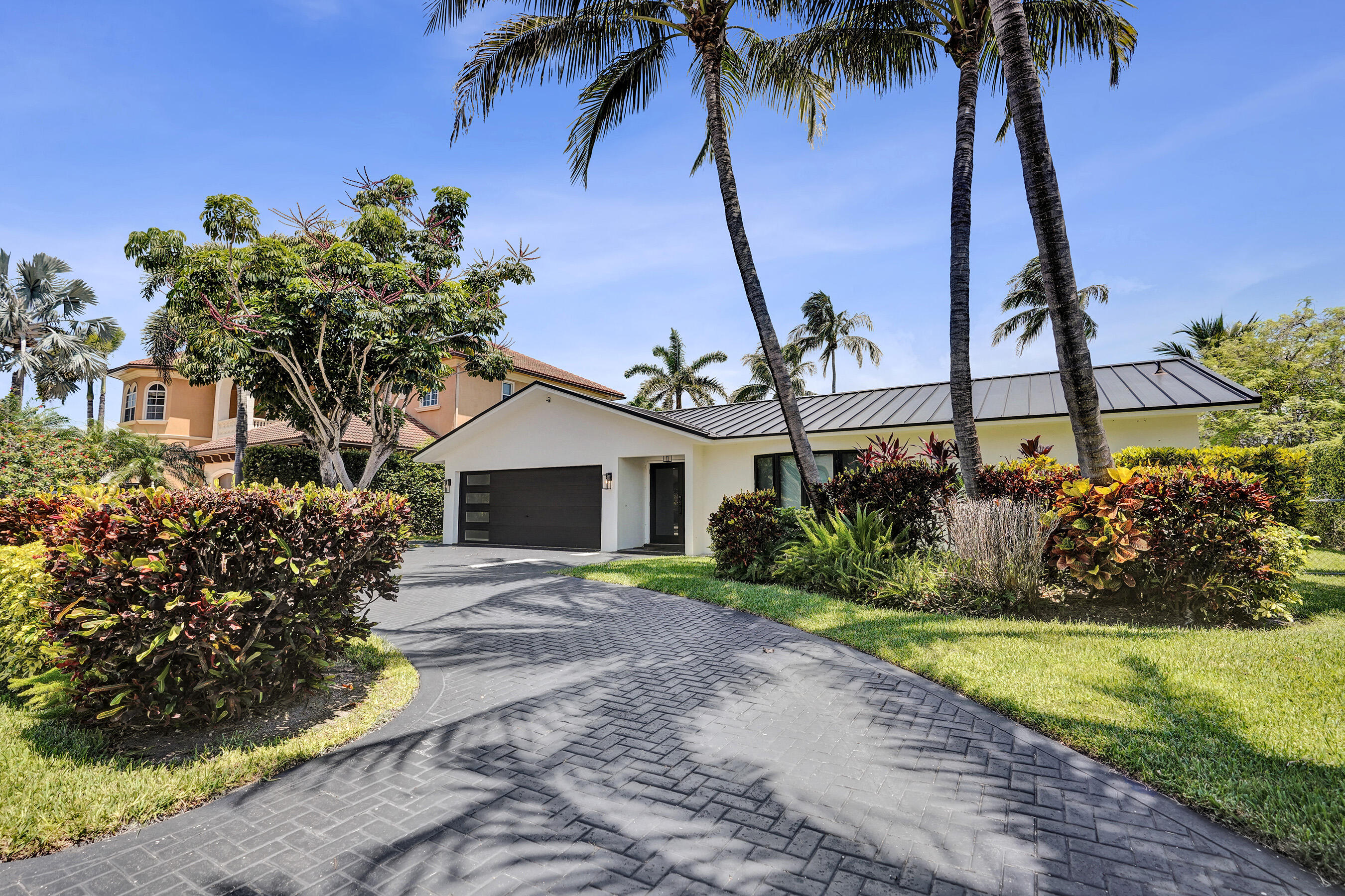 933 Banyan Drive Property Photo 1