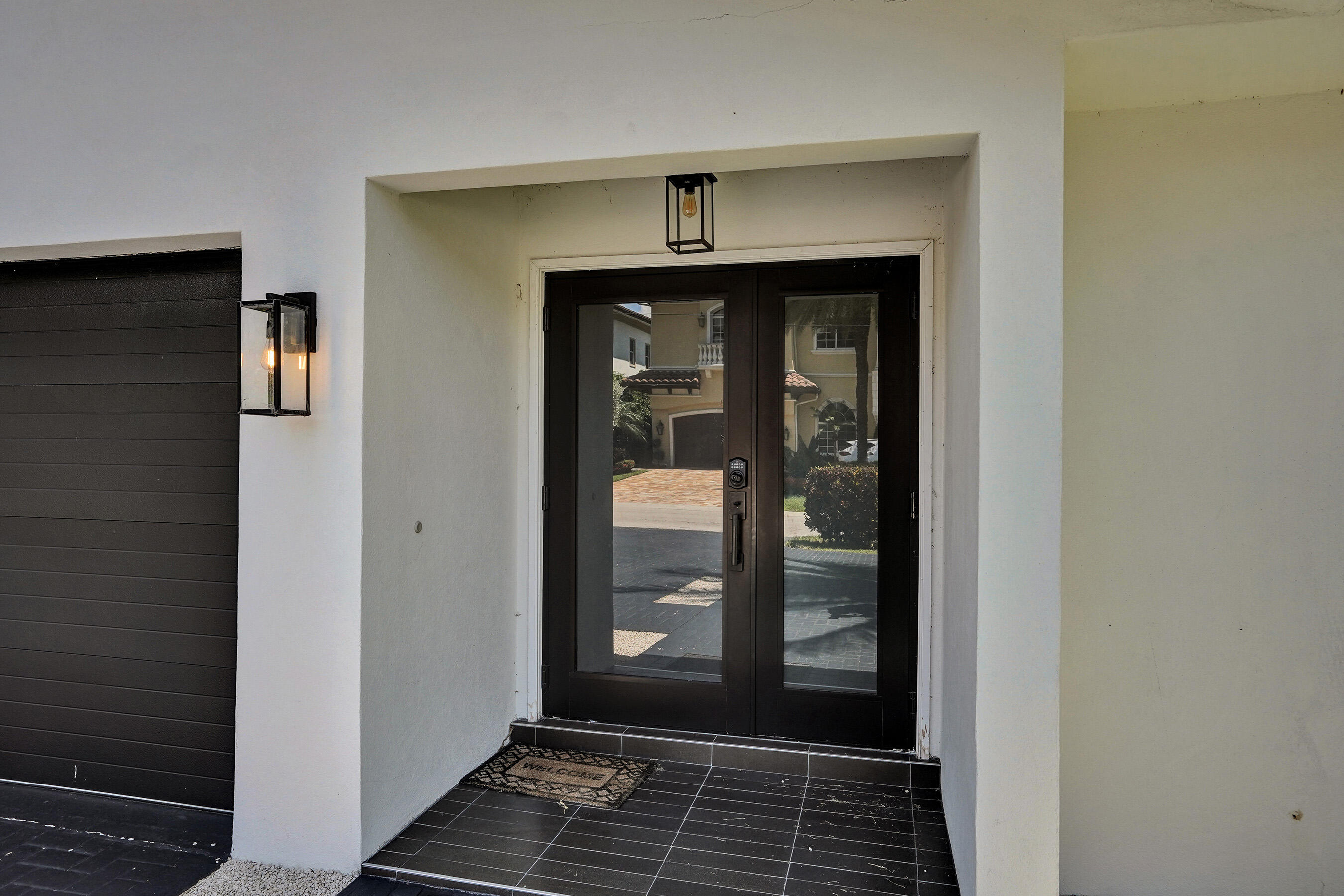 933 Banyan Drive Property Photo 3