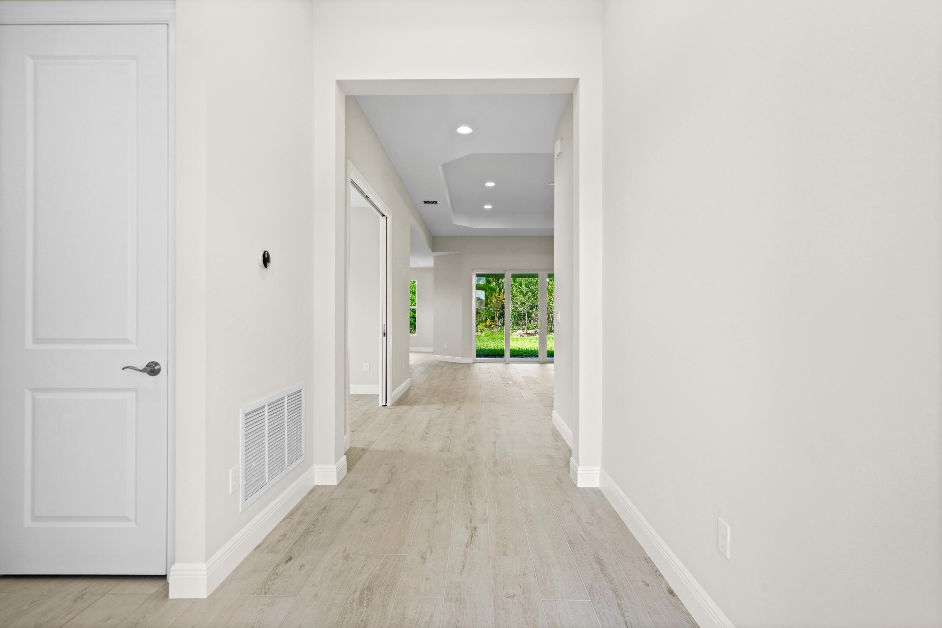 4090 Tower Pointe Way Property Photo 3