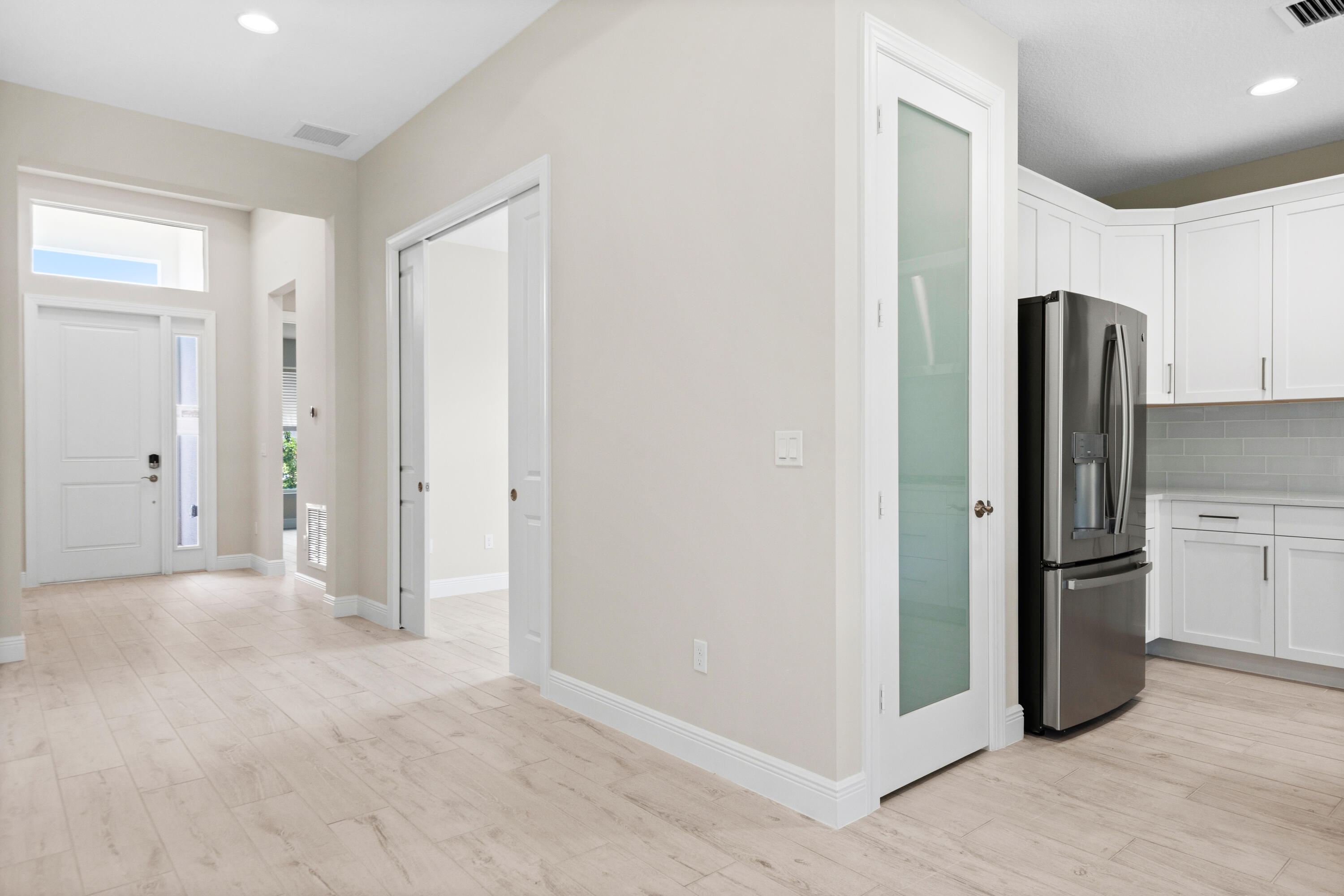 4090 Tower Pointe Way Property Photo 4