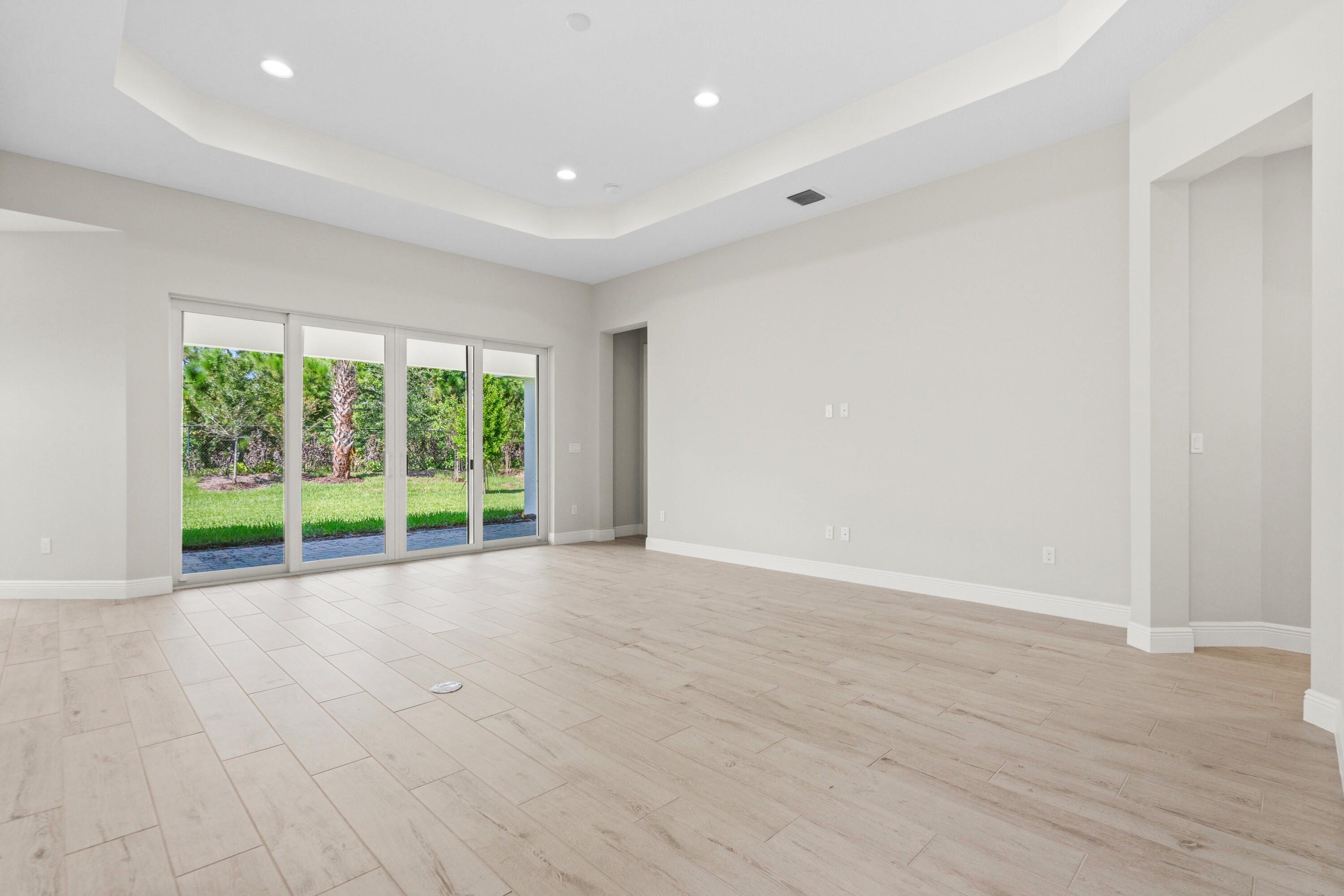4090 Tower Pointe Way Property Photo 12