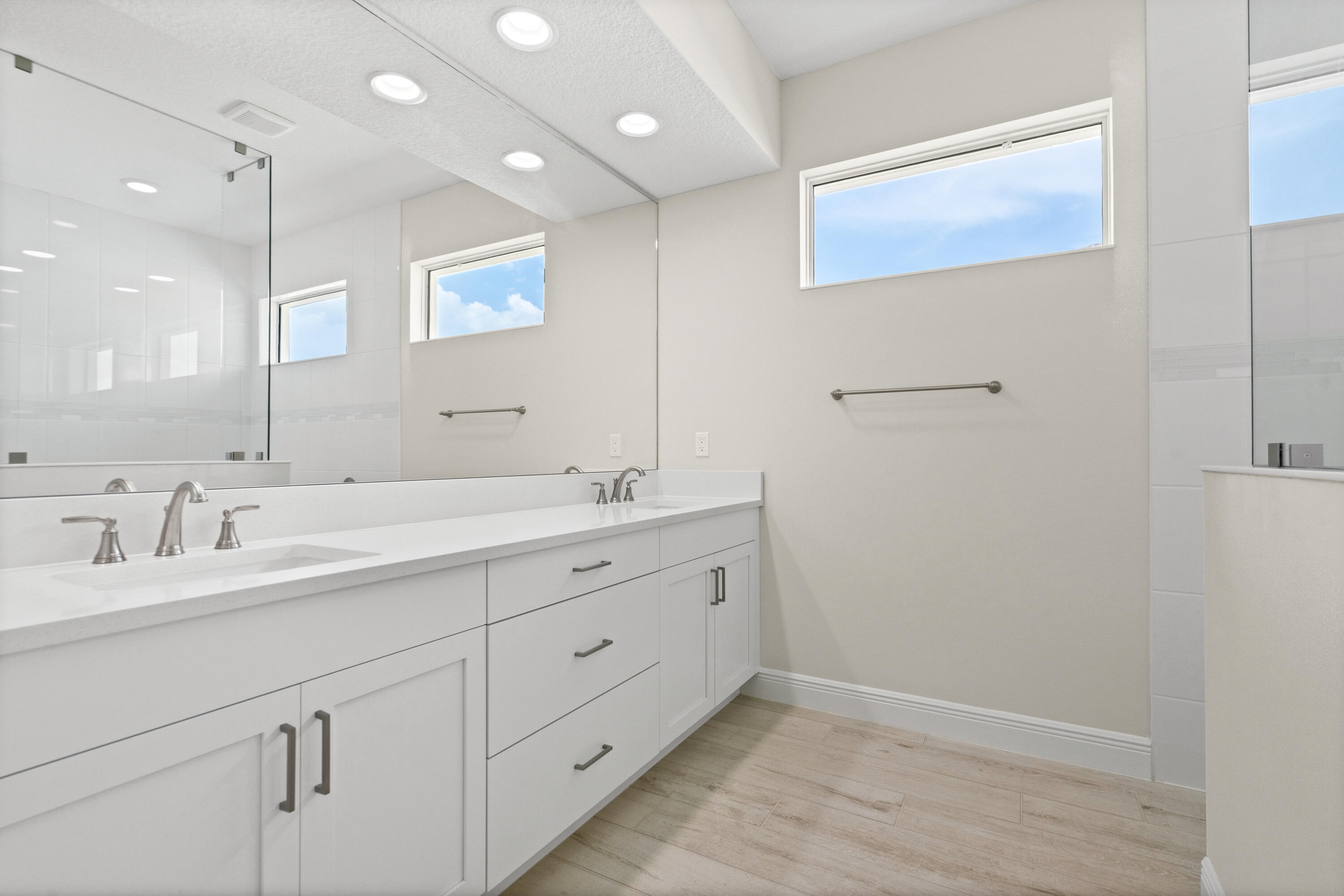 4090 Tower Pointe Way Property Photo 14