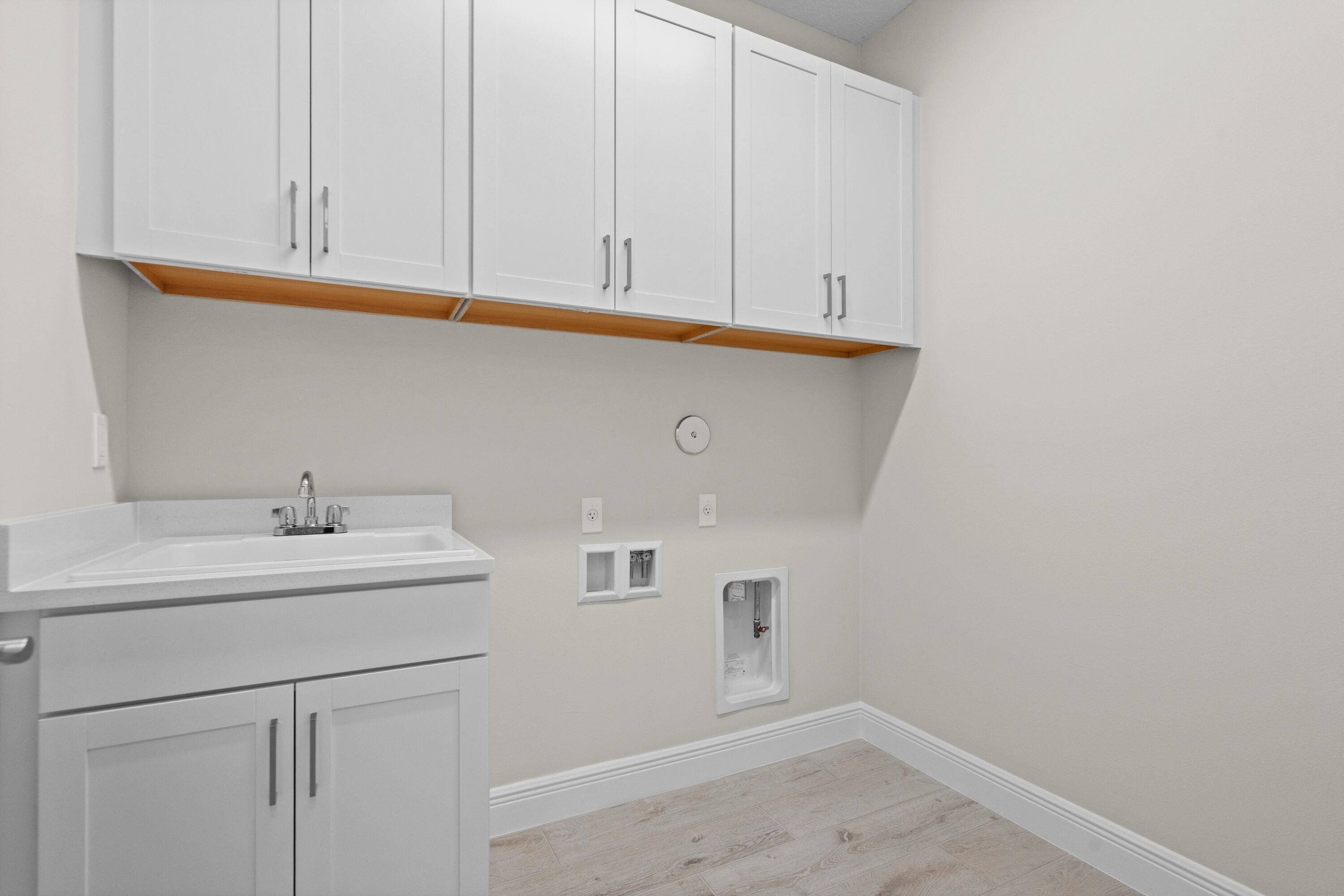 4090 Tower Pointe Way Property Photo 20