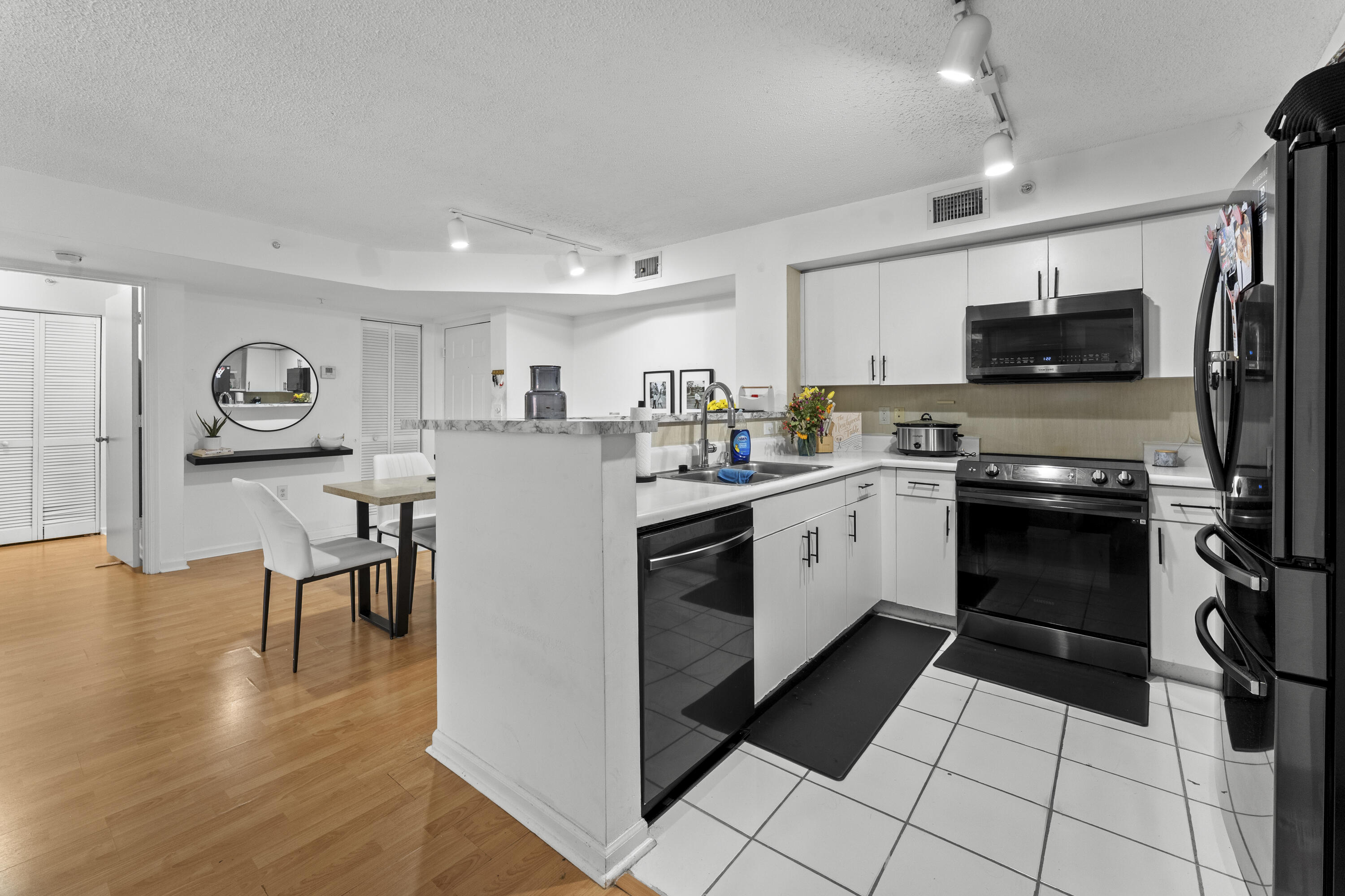 4812 N State Road 7 12205 Property Photo 14