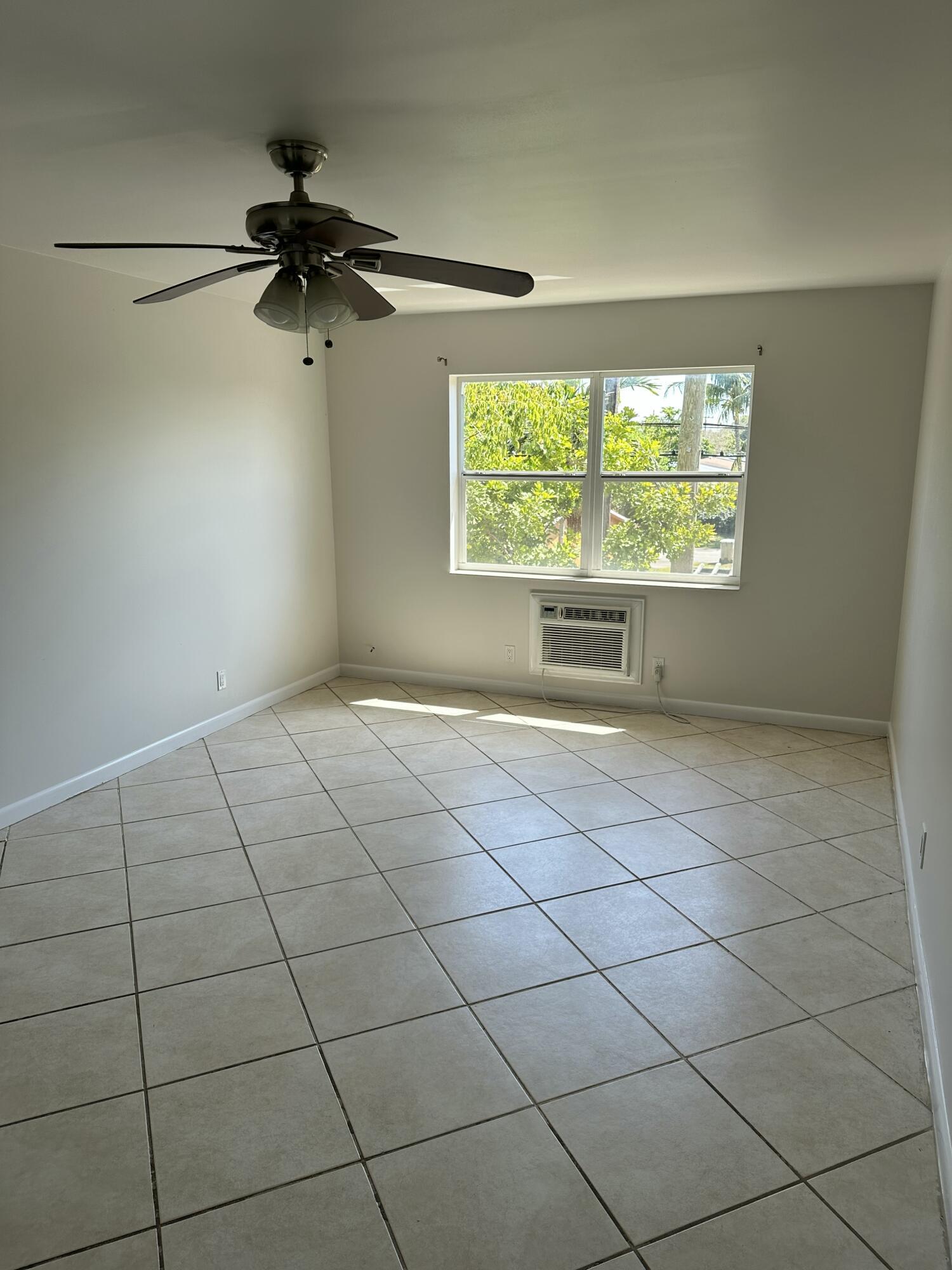 1480 E Sample Road 207 Property Photo 4